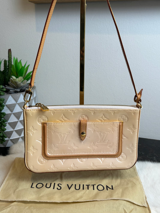 Authentic Louis Vuitton Mallory Vernis Marshmallow