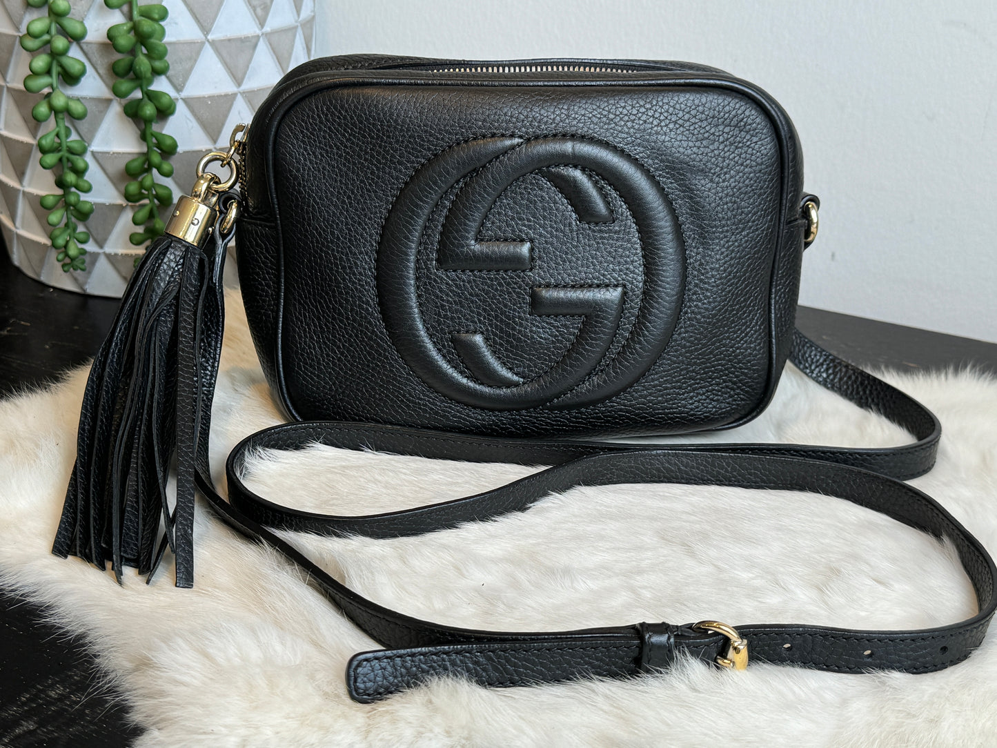 GUCCI Soho Disco Black Pebbled Camera Bag