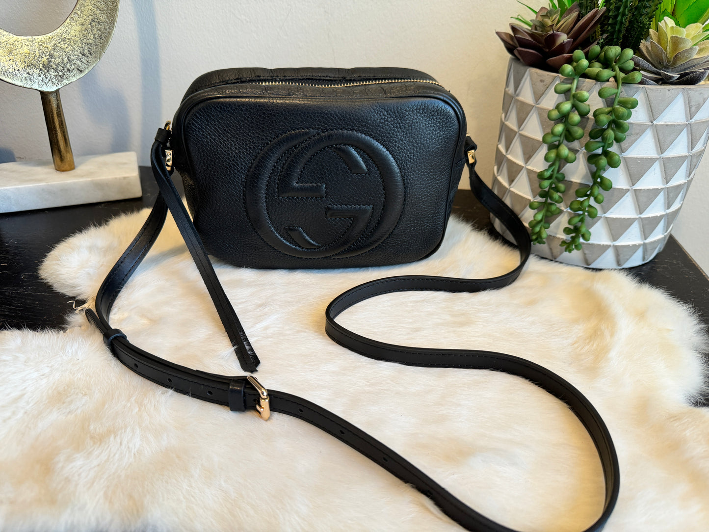 GUCCI Soho Disco Black Pebbled Camera Bag