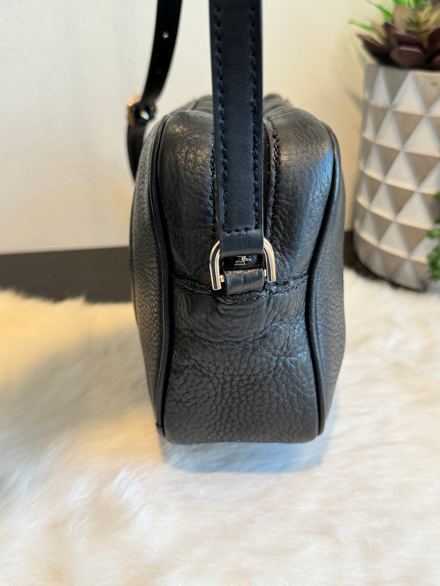 GUCCI Soho Disco Black Pebbled Camera Bag