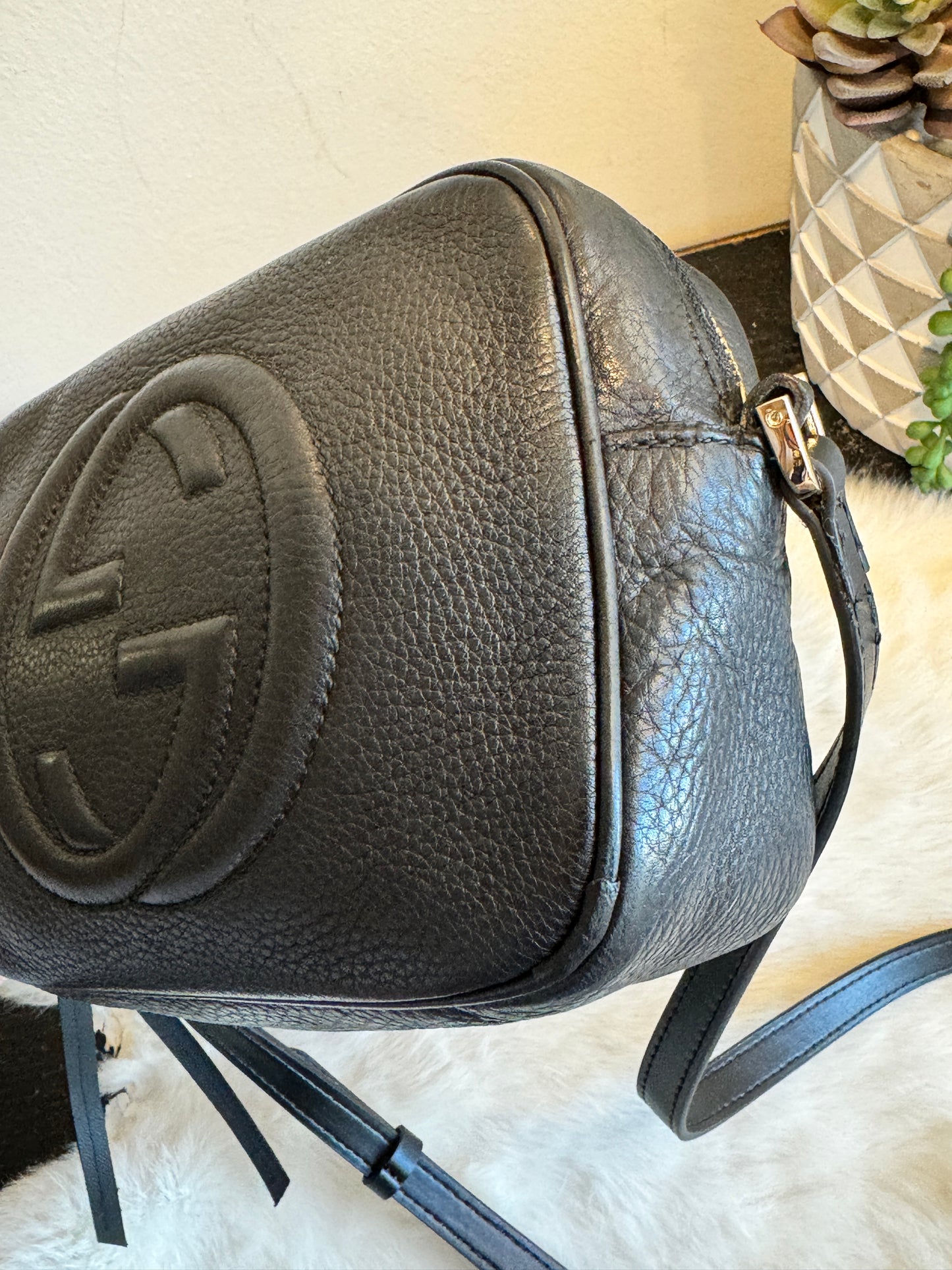 GUCCI Soho Disco Black Pebbled Camera Bag