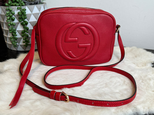 GUCCI Soho Disco Red Pebbled Camera Bag