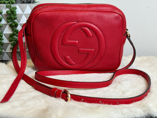 GUCCI Soho Disco Red Pebbled Camera Bag