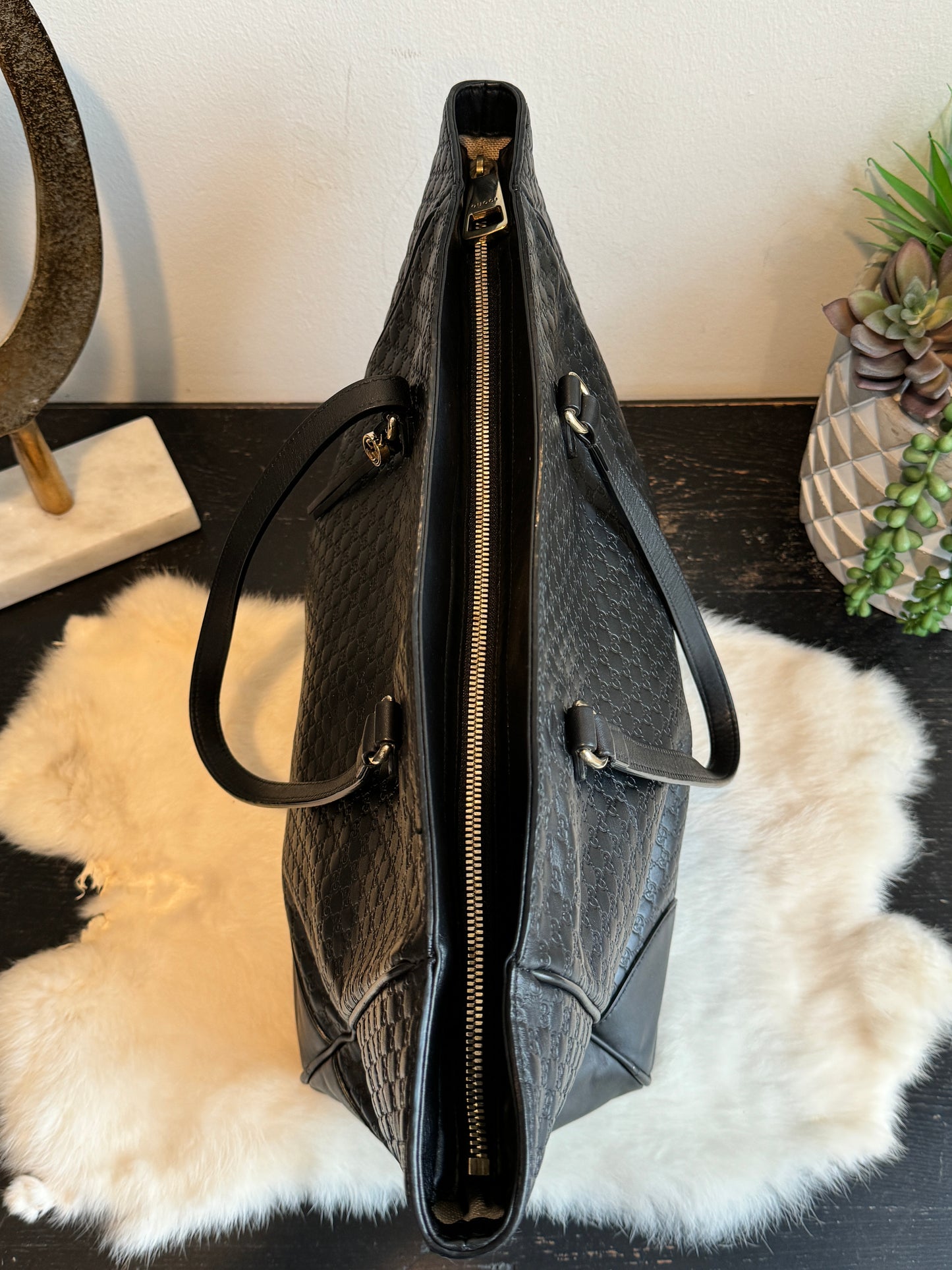 GUCCI MicroGuccissima Signature Black Leather Tote