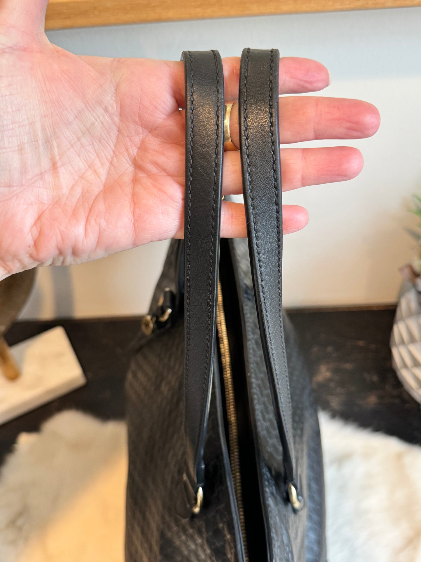 GUCCI MicroGuccissima Signature Black Leather Tote