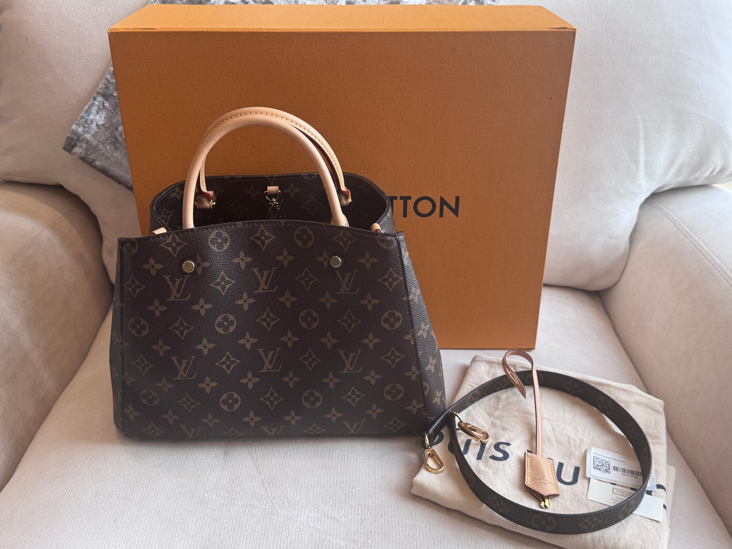 Like New!! Louis Vuitton Monogram Montaigne MM 2-Way Bag