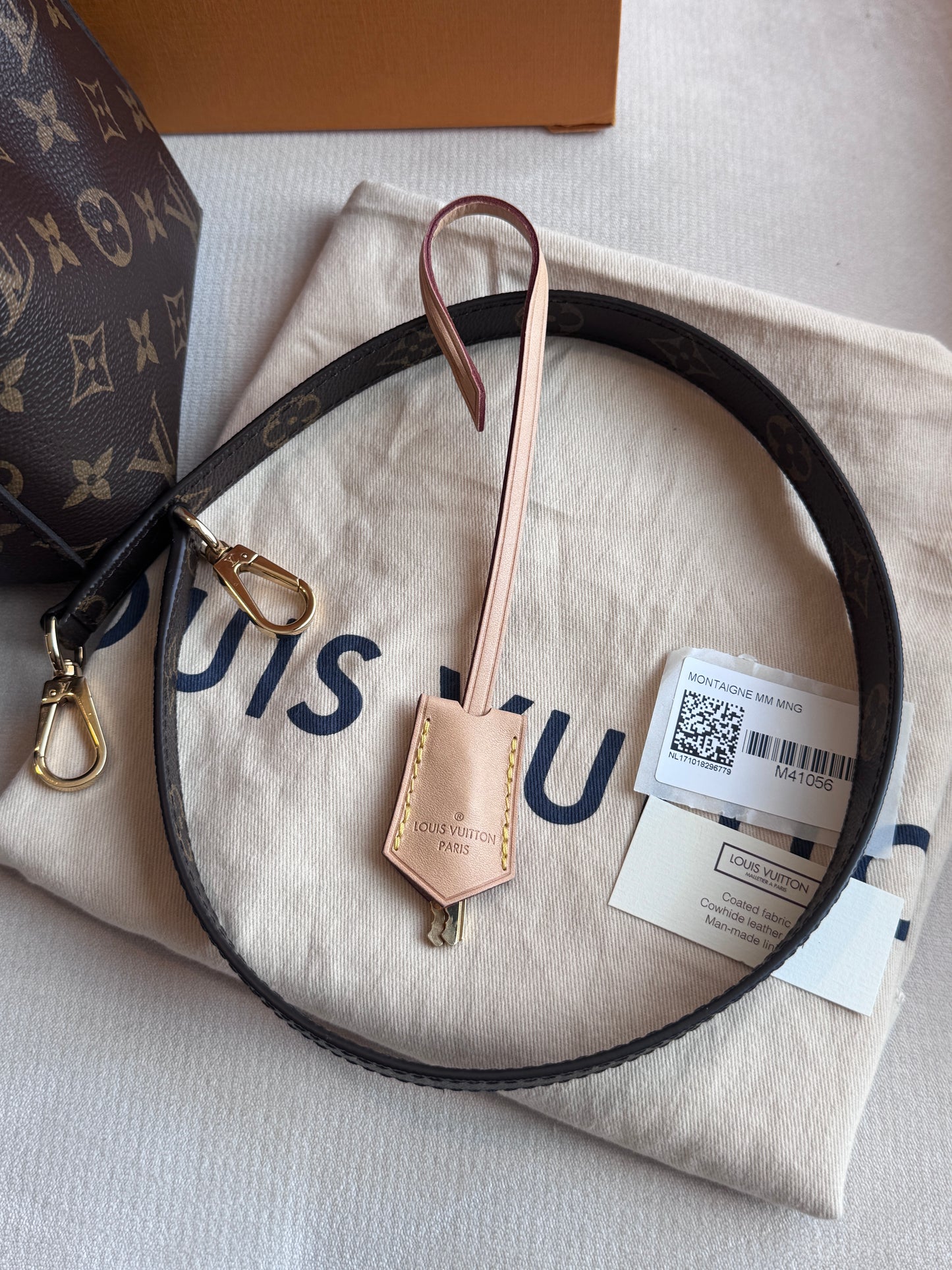 Like New!! Louis Vuitton Monogram Montaigne MM 2-Way Bag