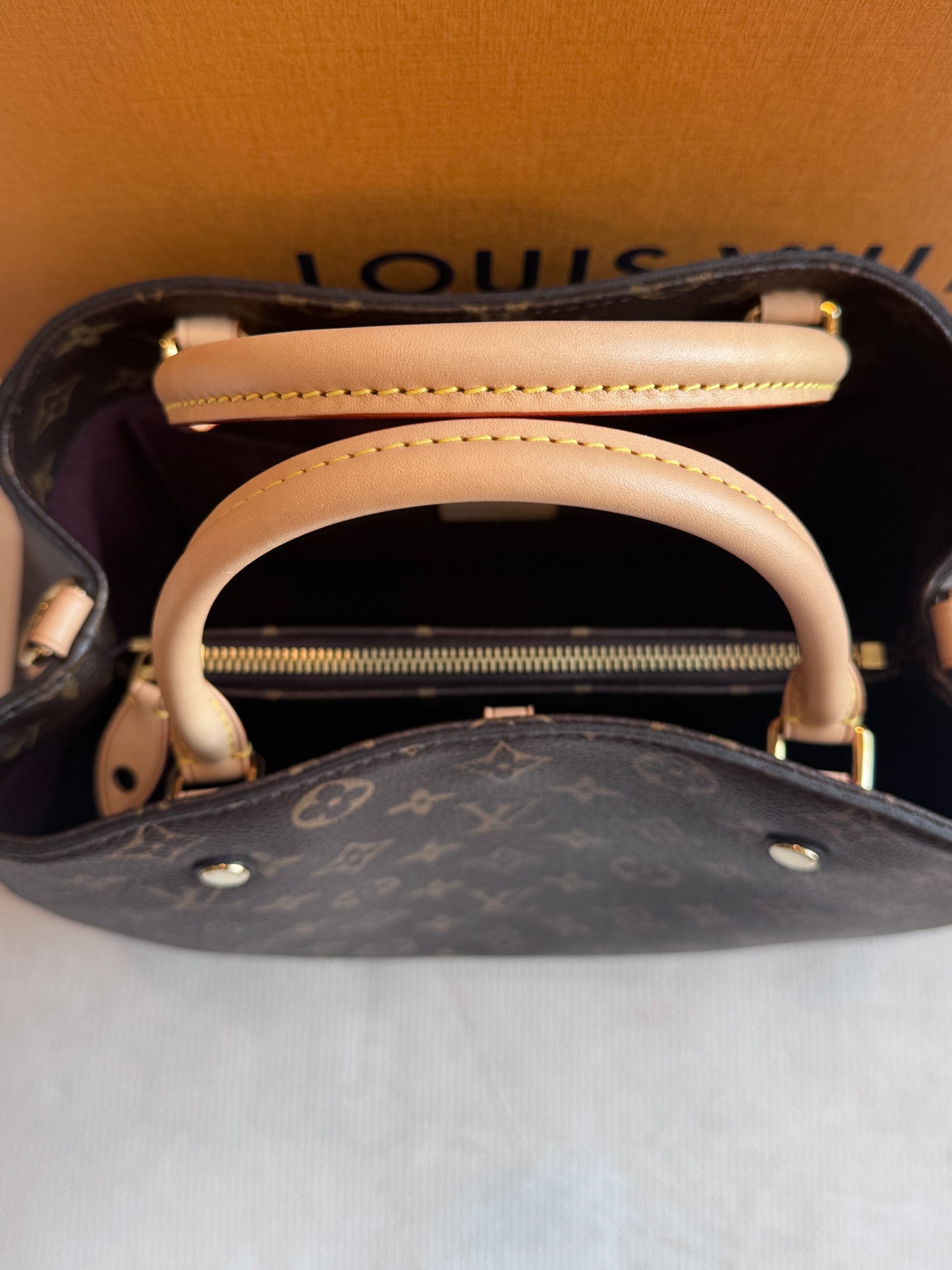 Like New!! Louis Vuitton Monogram Montaigne MM 2-Way Bag