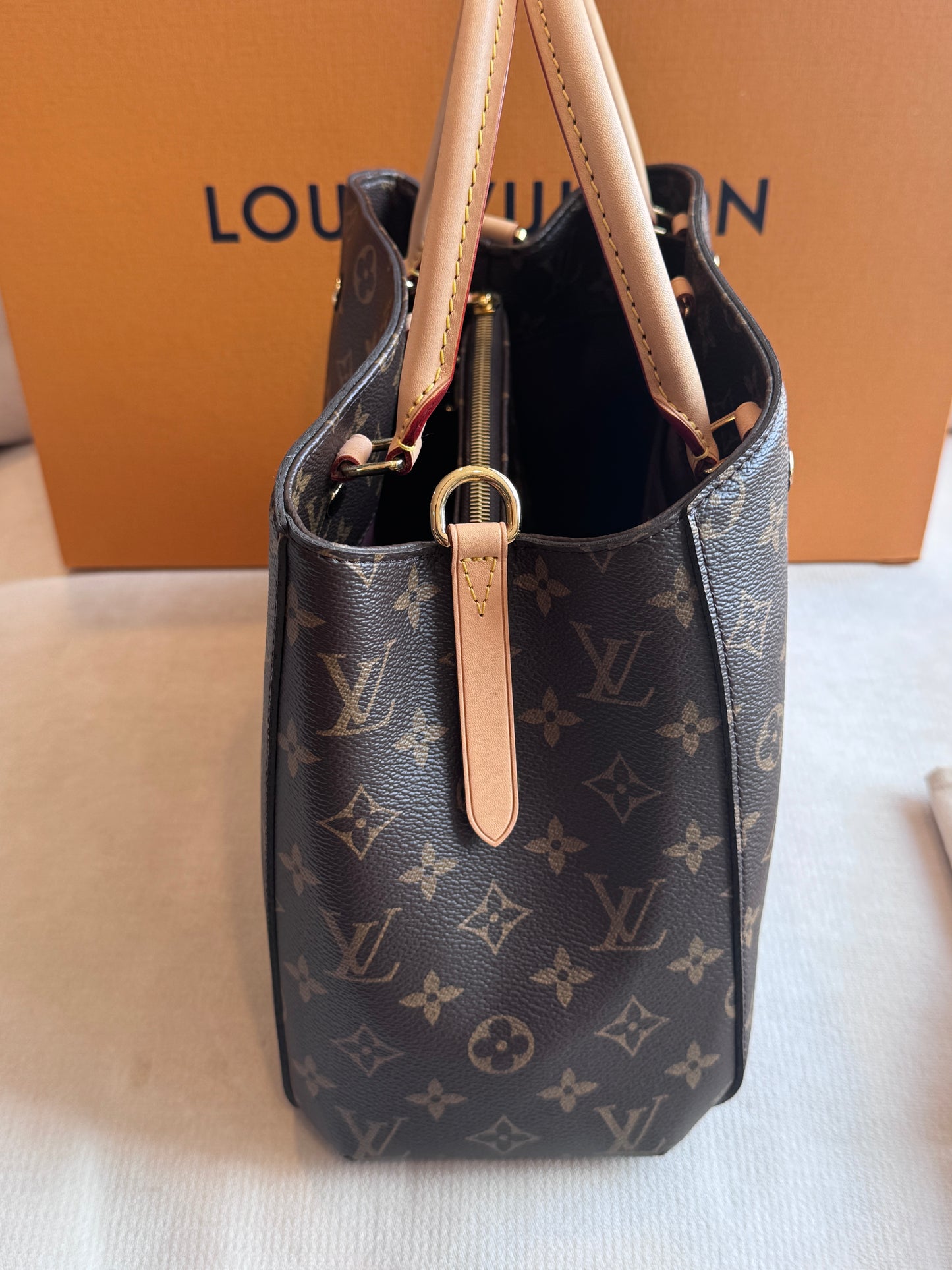 Like New!! Louis Vuitton Monogram Montaigne MM 2-Way Bag