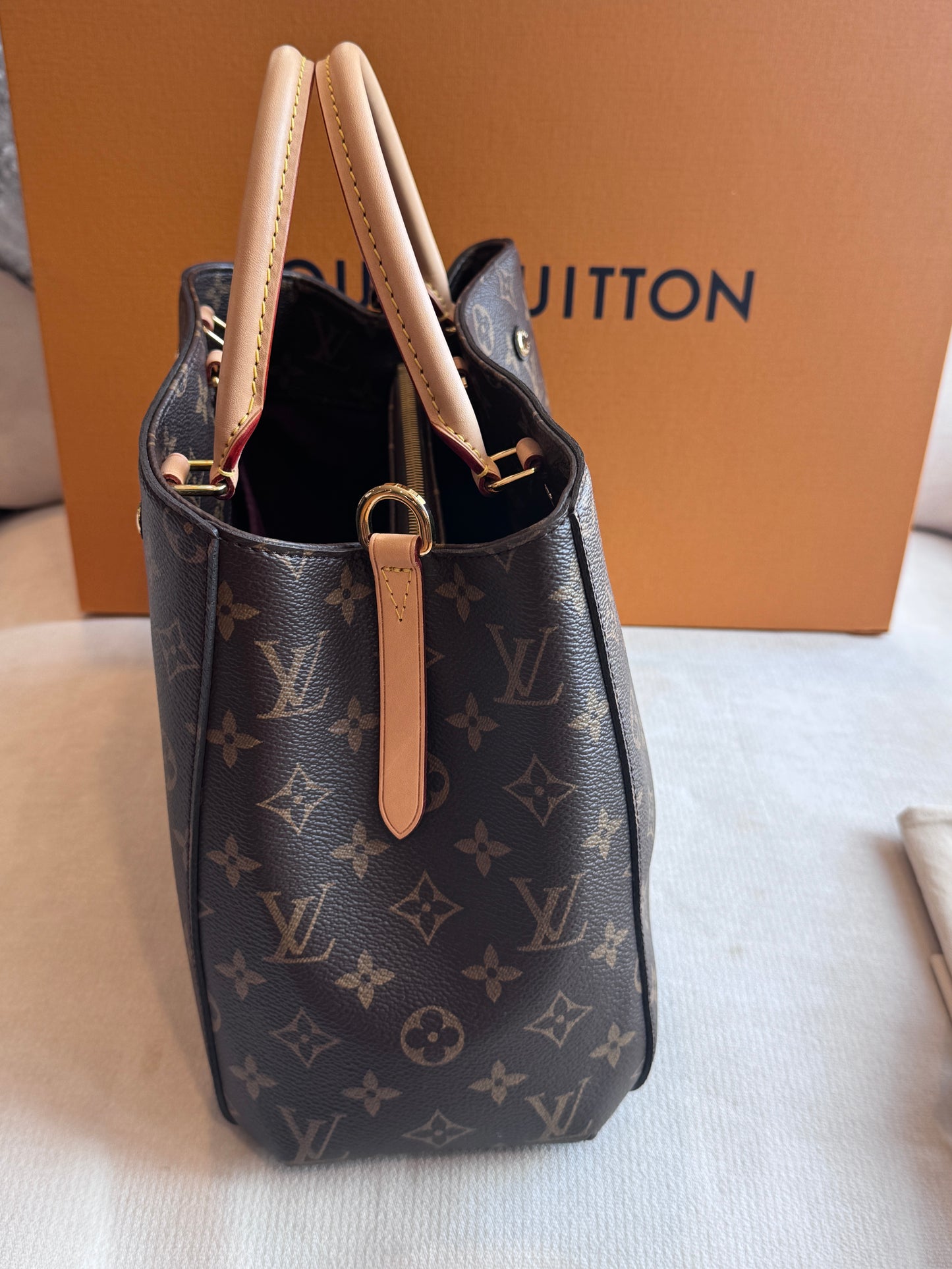 Like New!! Louis Vuitton Monogram Montaigne MM 2-Way Bag