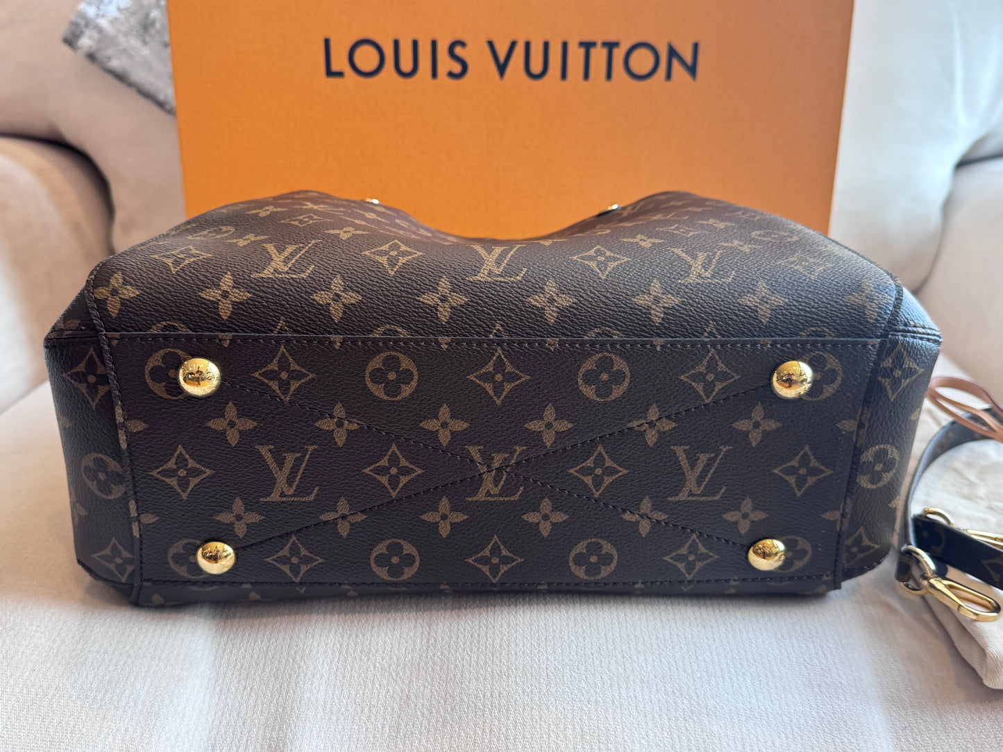 Like New!! Louis Vuitton Monogram Montaigne MM 2-Way Bag