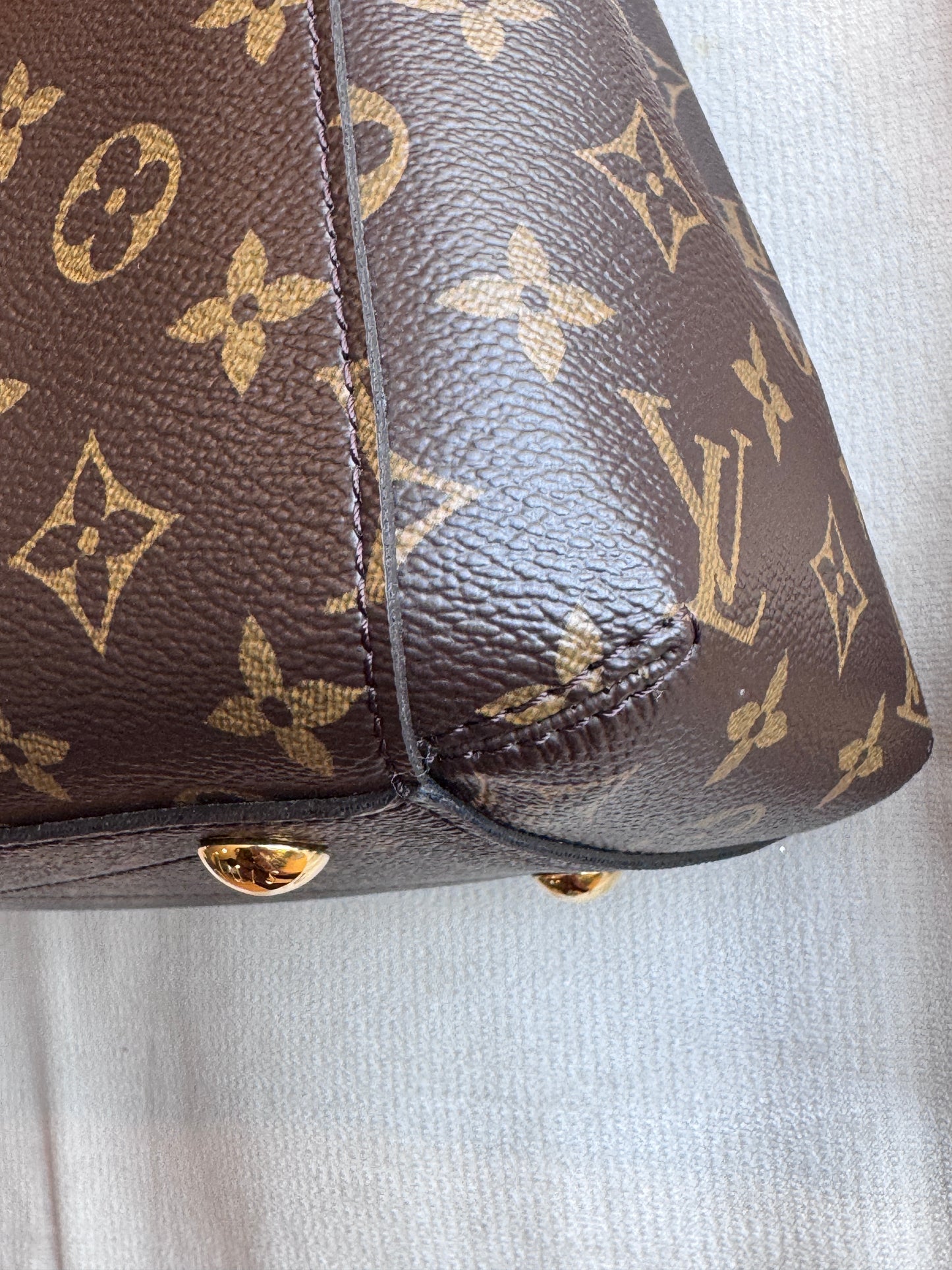 Like New!! Louis Vuitton Monogram Montaigne MM 2-Way Bag