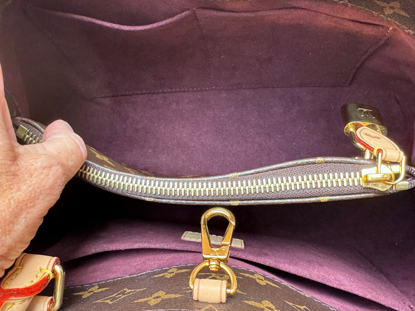 Like New!! Louis Vuitton Monogram Montaigne MM 2-Way Bag