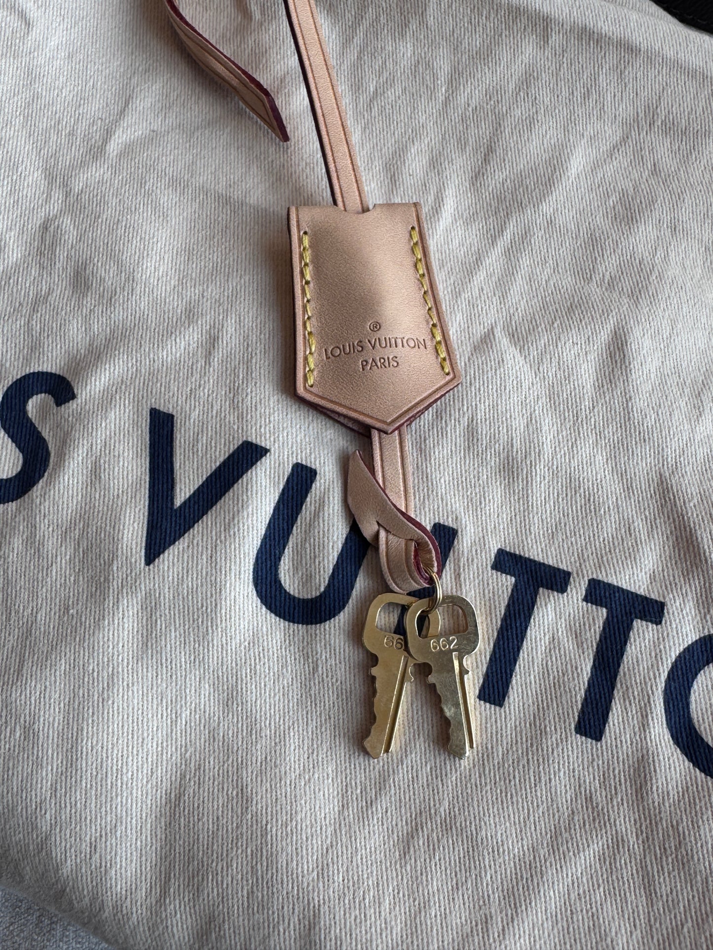 Like New!! Louis Vuitton Monogram Montaigne MM 2-Way Bag