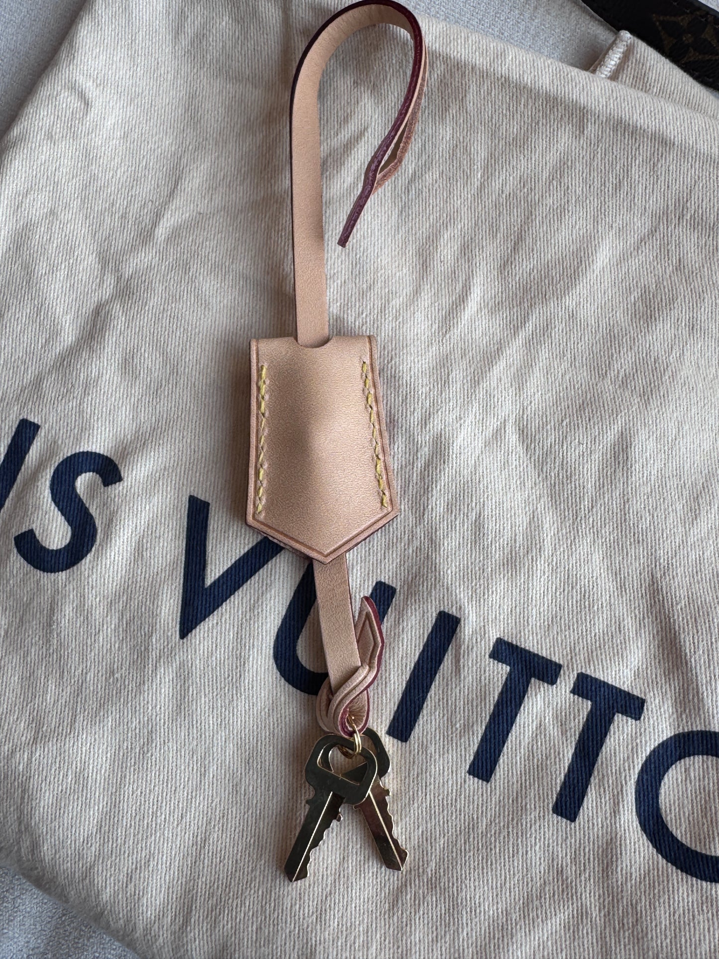 Like New!! Louis Vuitton Monogram Montaigne MM 2-Way Bag