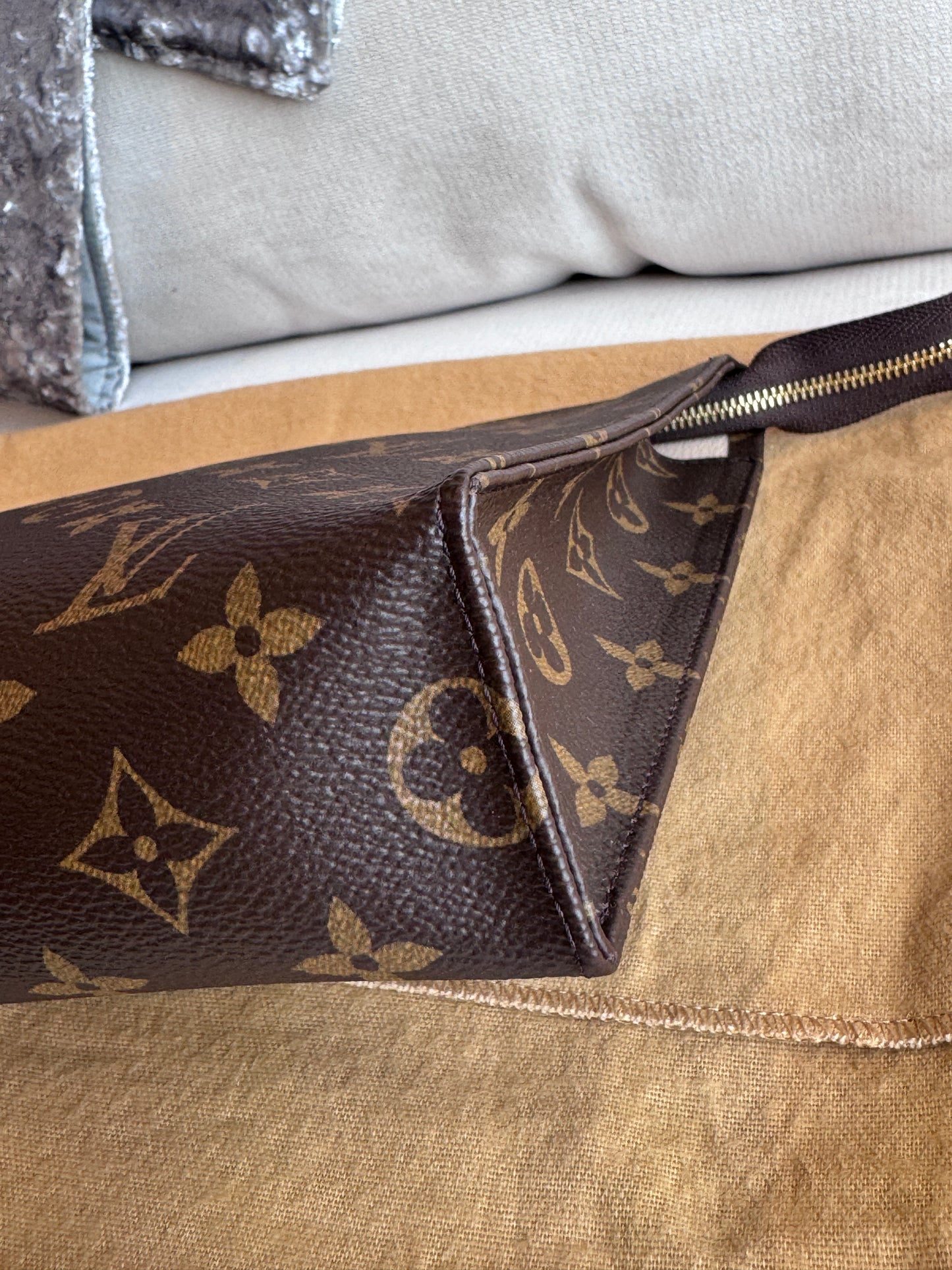 RARE!! Louis Vuitton Exclusive Monogram Poche Toilette 26 GM