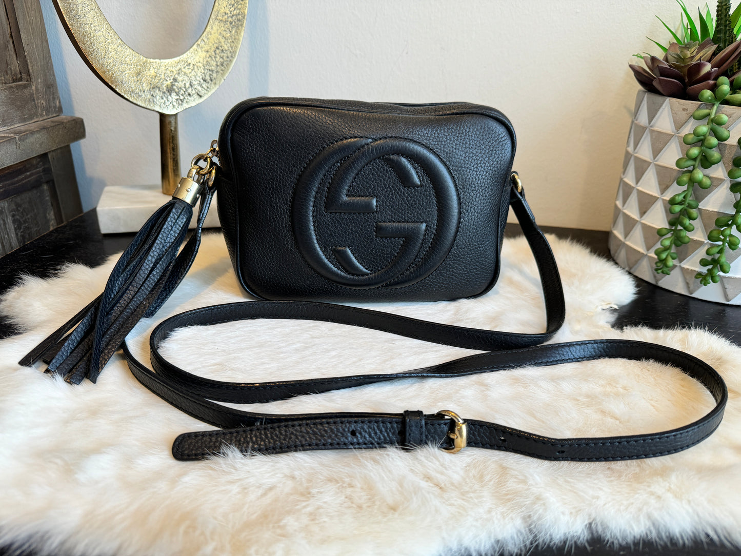 GUCCI Soho Disco Black Pebbled Camera Bag