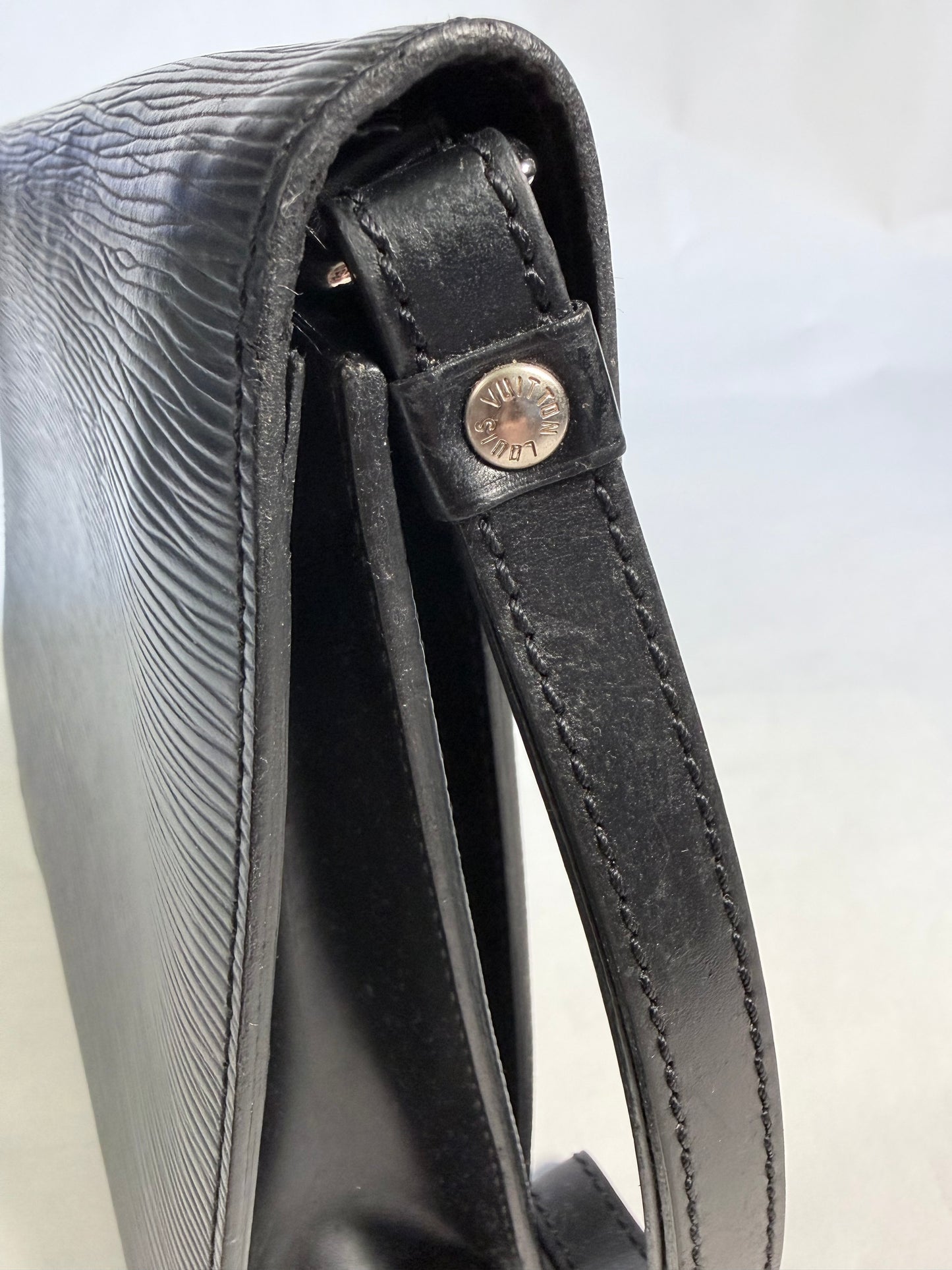 Louis Vuitton Epi Leather Pochette Sellier Dragonne Black Clutch