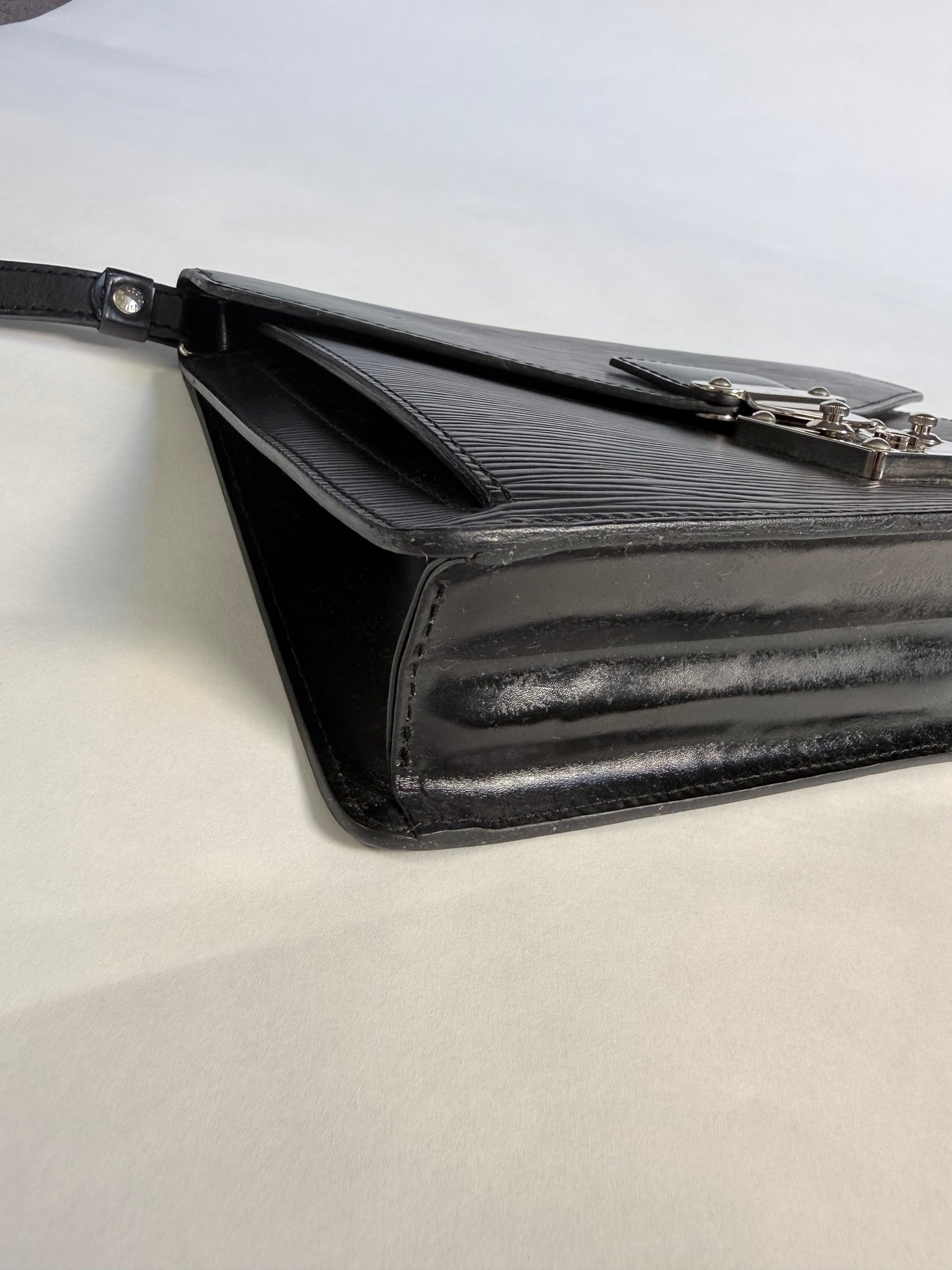 Louis Vuitton Epi Leather Pochette Sellier Dragonne Black Clutch