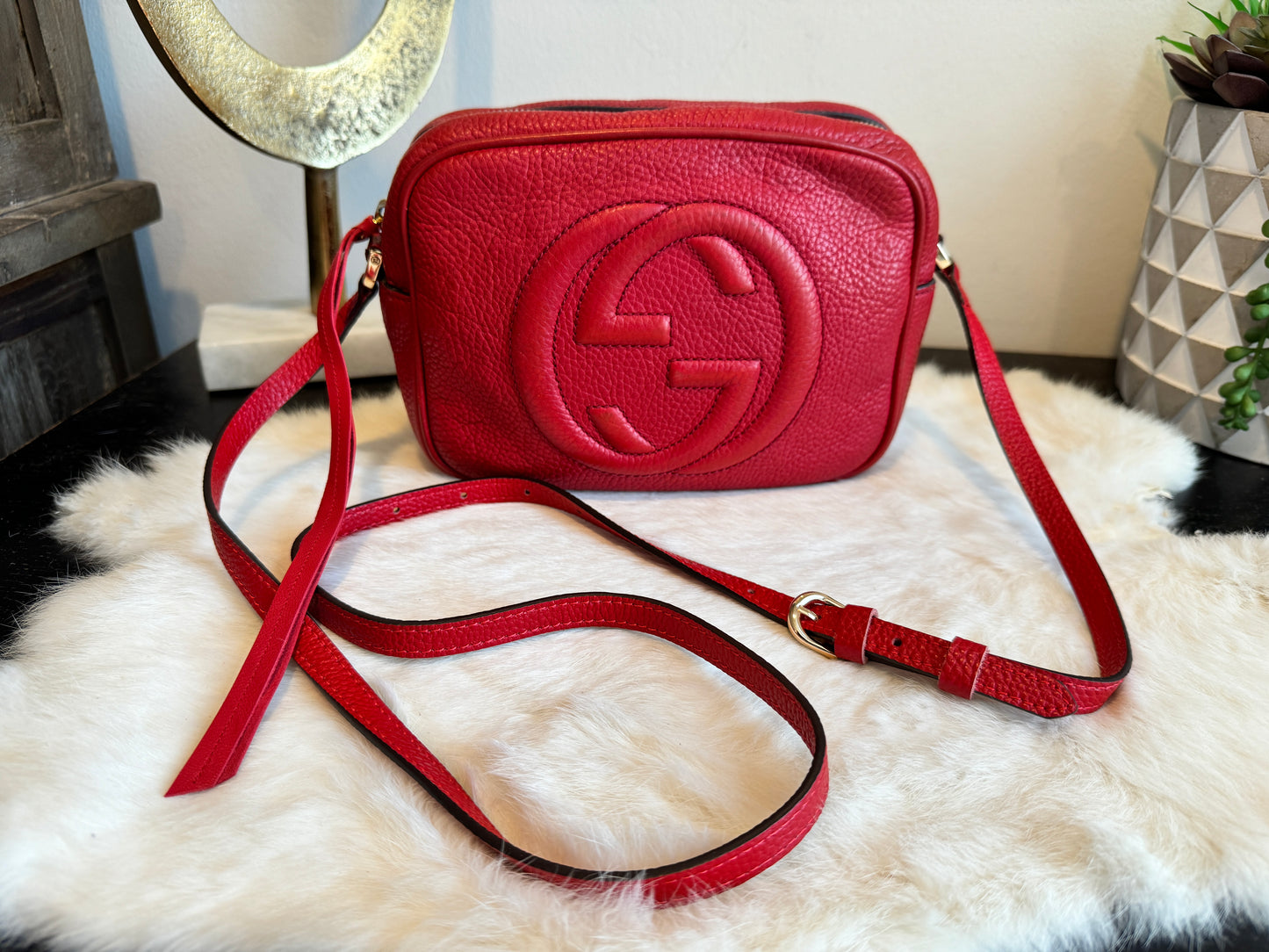 GUCCI Soho Disco Red Pebbled Camera Bag