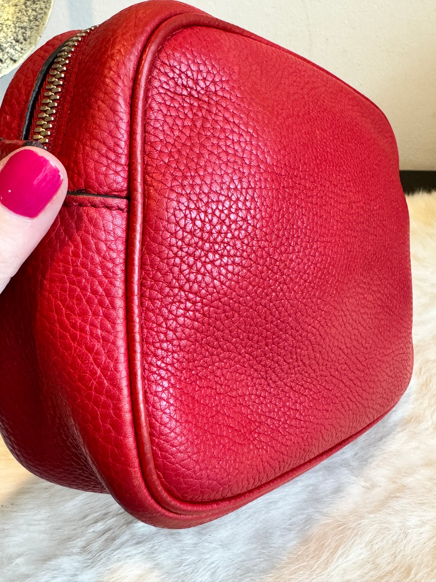 GUCCI Soho Disco Red Pebbled Camera Bag