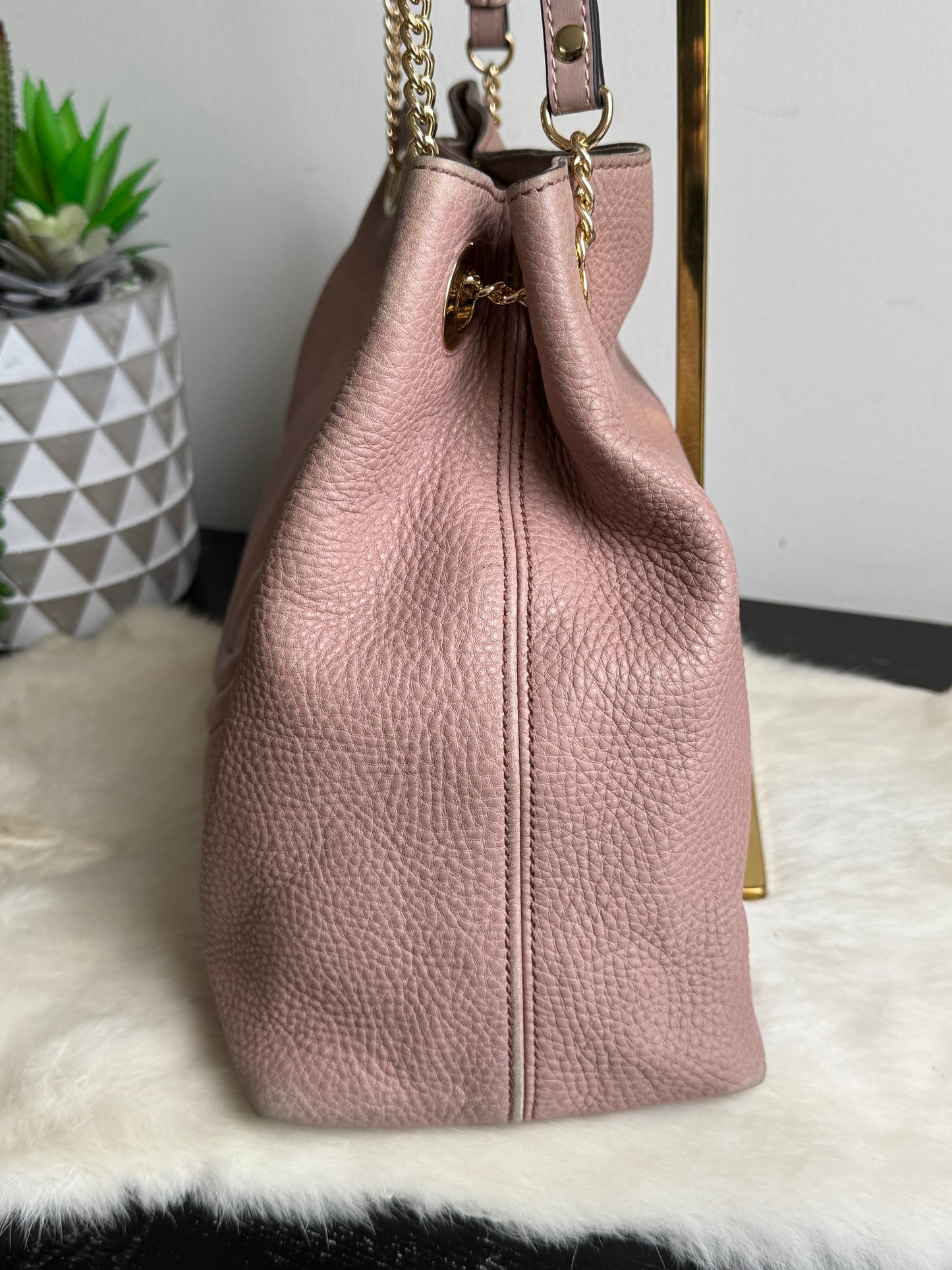 GUCCI Soho Lt Pink Pebbled Chain Hobo Bag