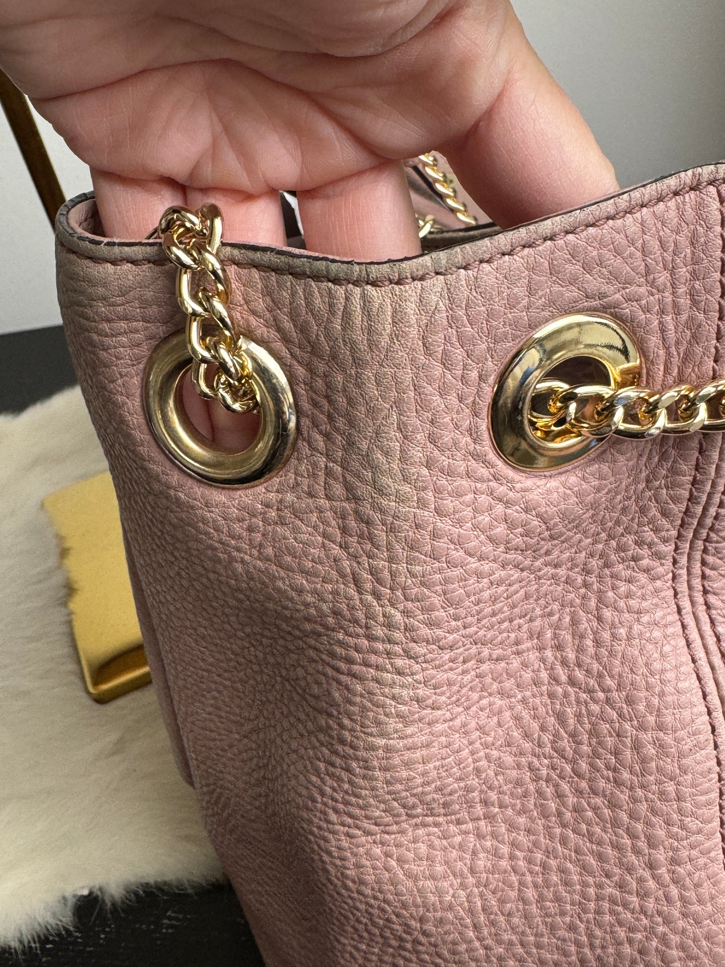 GUCCI Soho Lt Pink Pebbled Chain Hobo Bag