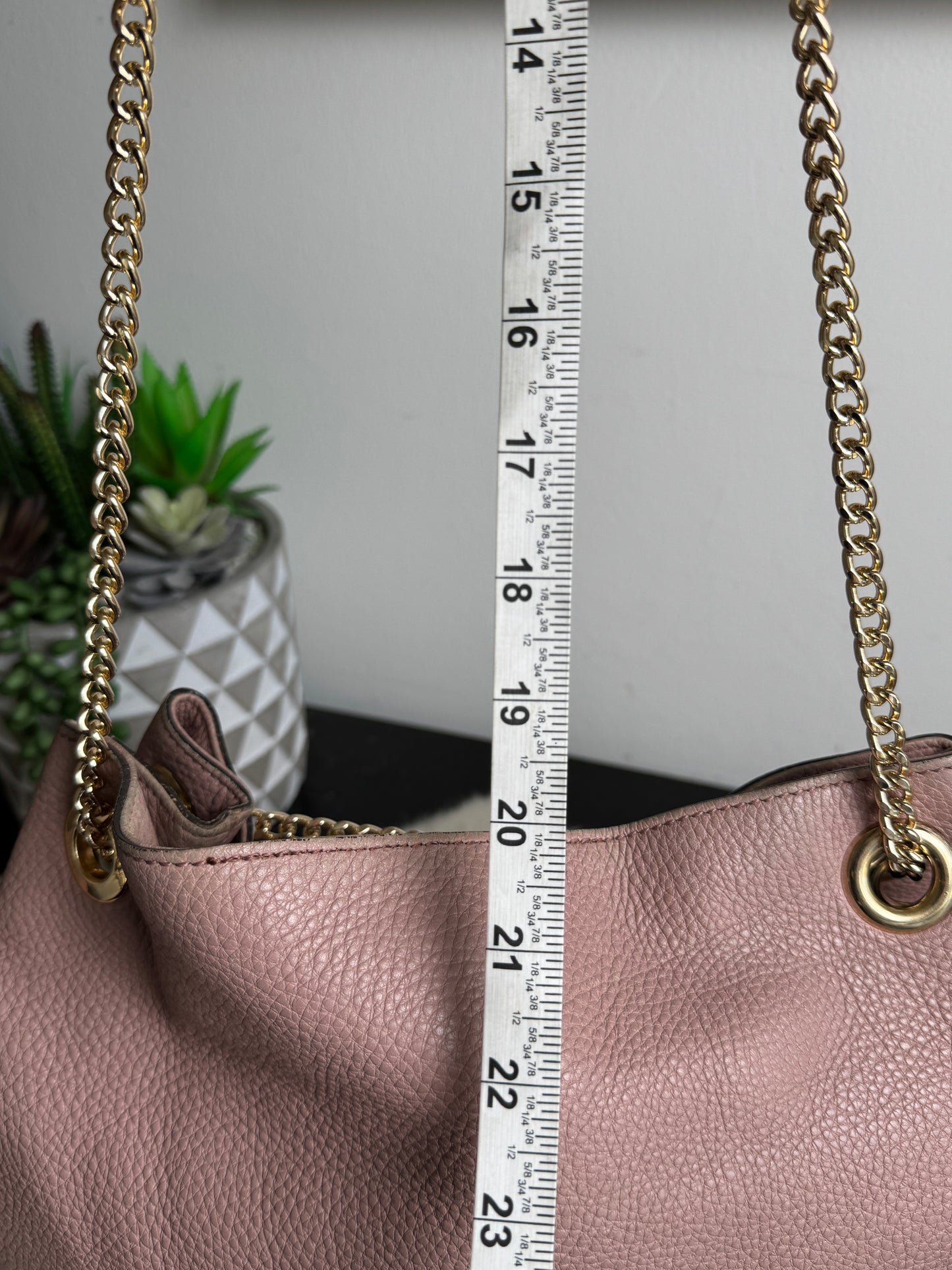 GUCCI Soho Lt Pink Pebbled Chain Hobo Bag