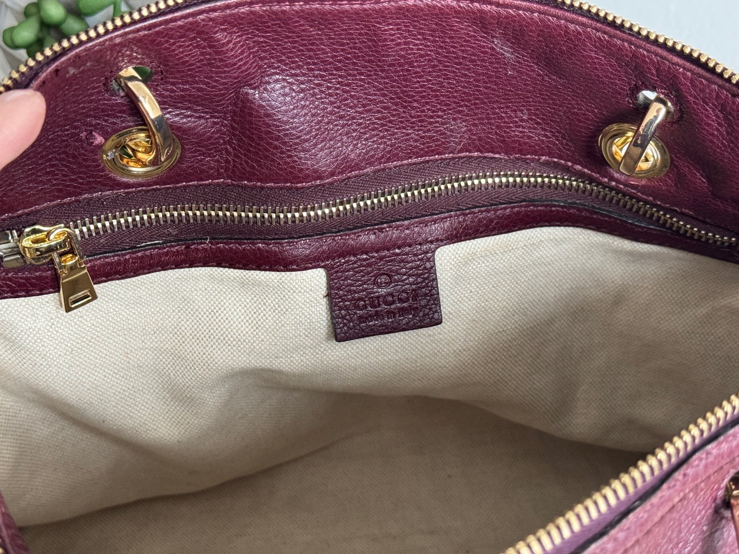 GUCCI Bordeaux Plum Pebbled Chain Boston Bag