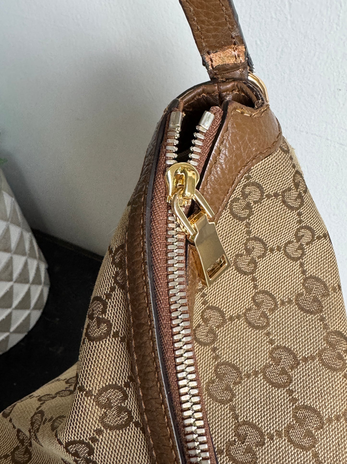 GUCCI GG Canvas Beige Bree Hobo