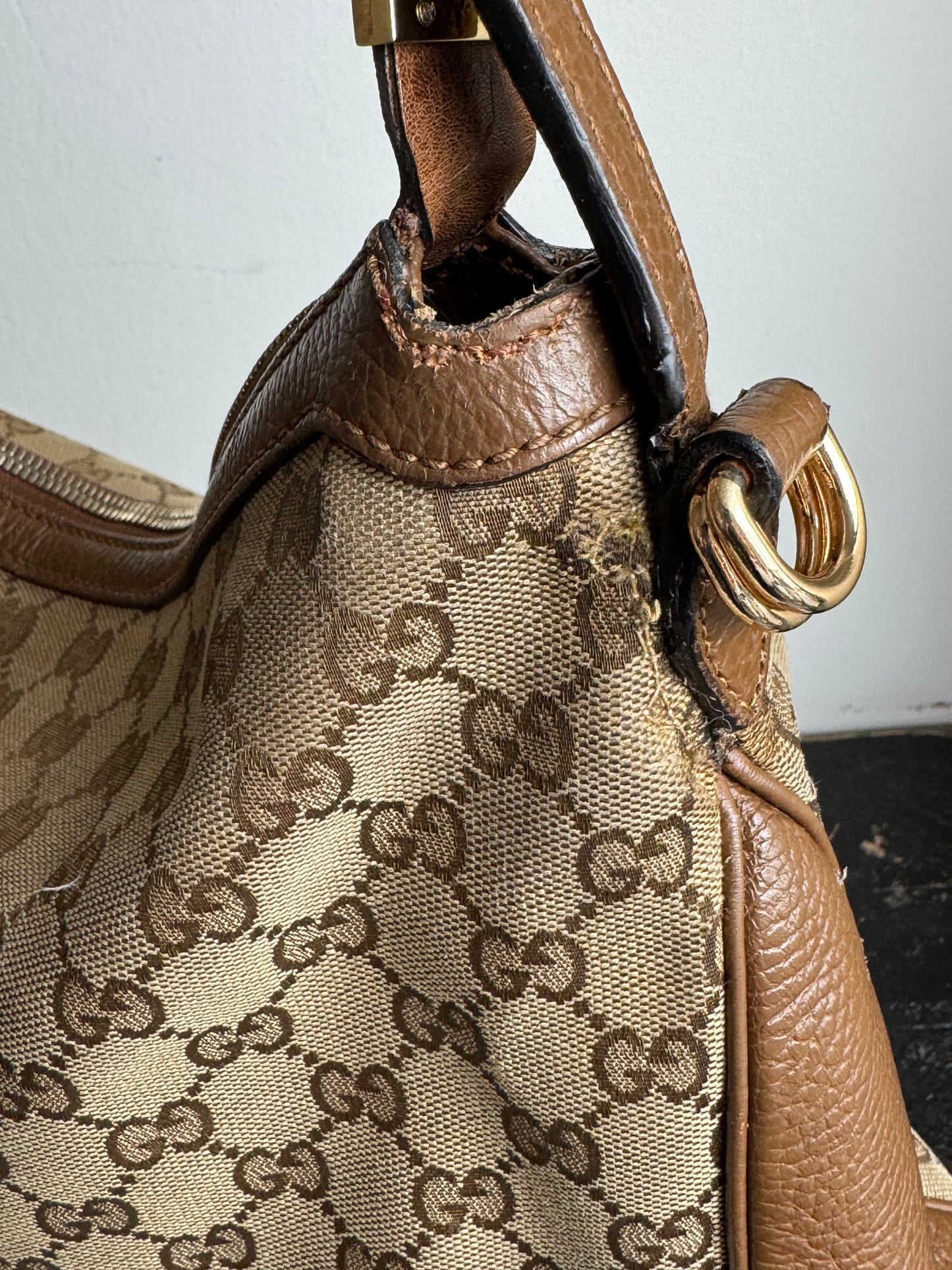 GUCCI GG Canvas Beige Bree Hobo