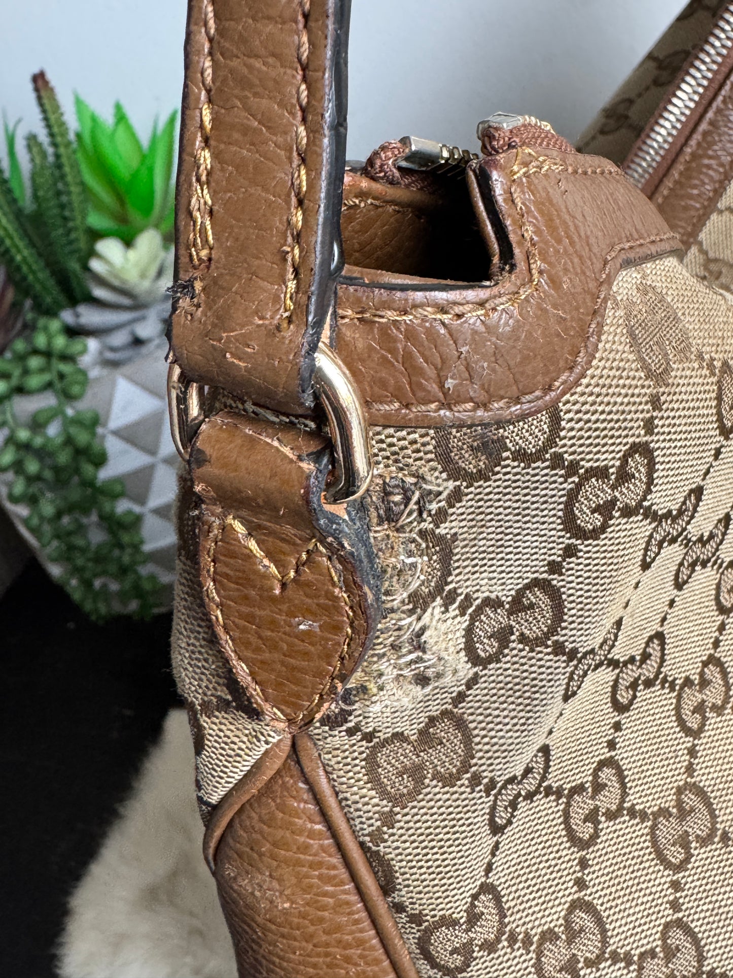 GUCCI GG Canvas Beige Bree Hobo