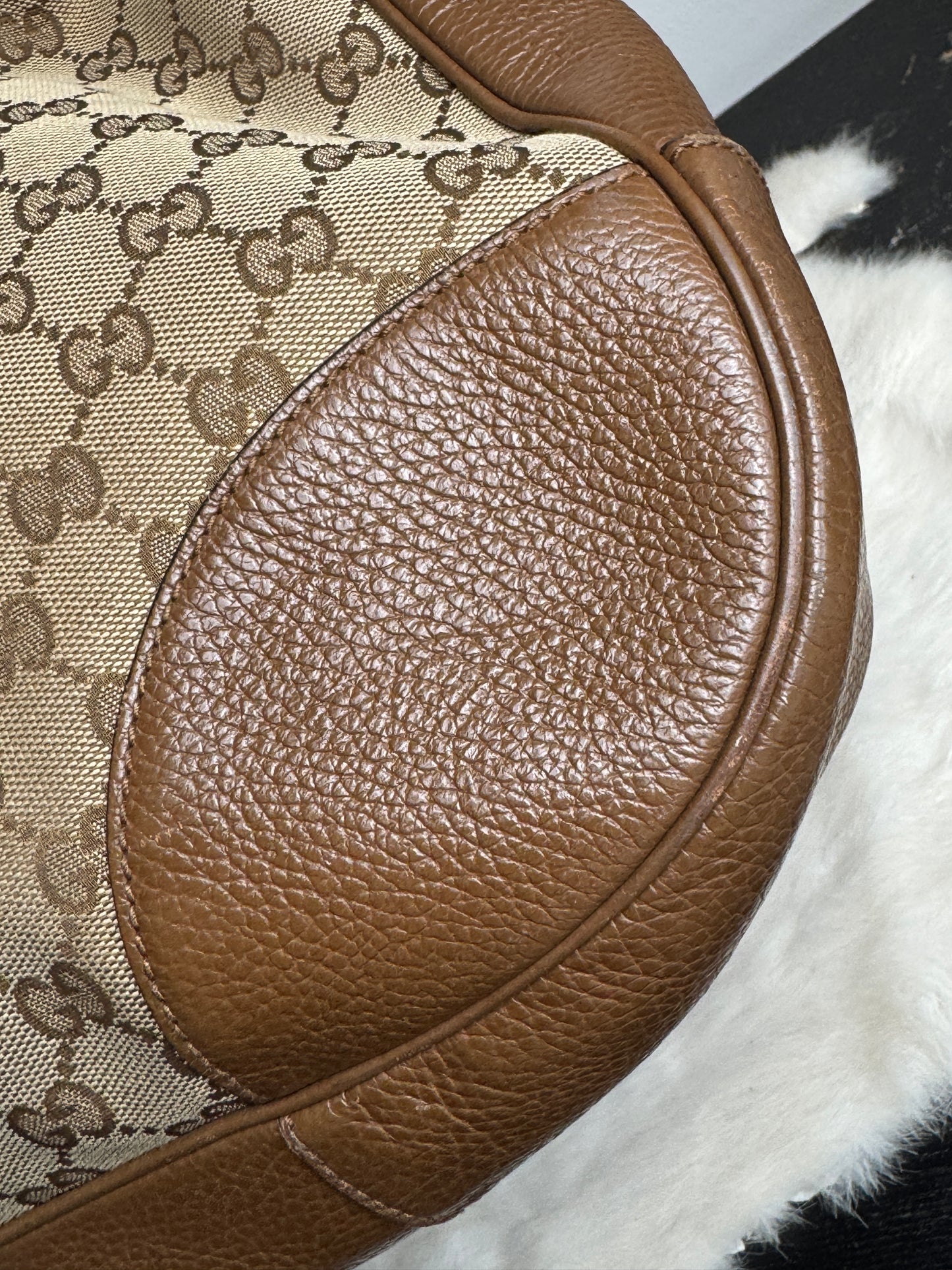 GUCCI GG Canvas Beige Bree Hobo