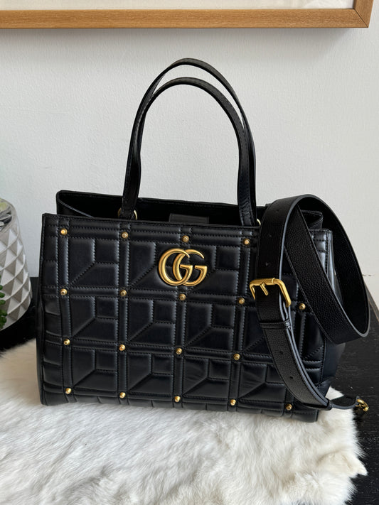 GUCCI Calfskin Matelasse Medium GG Marmont Tote Black