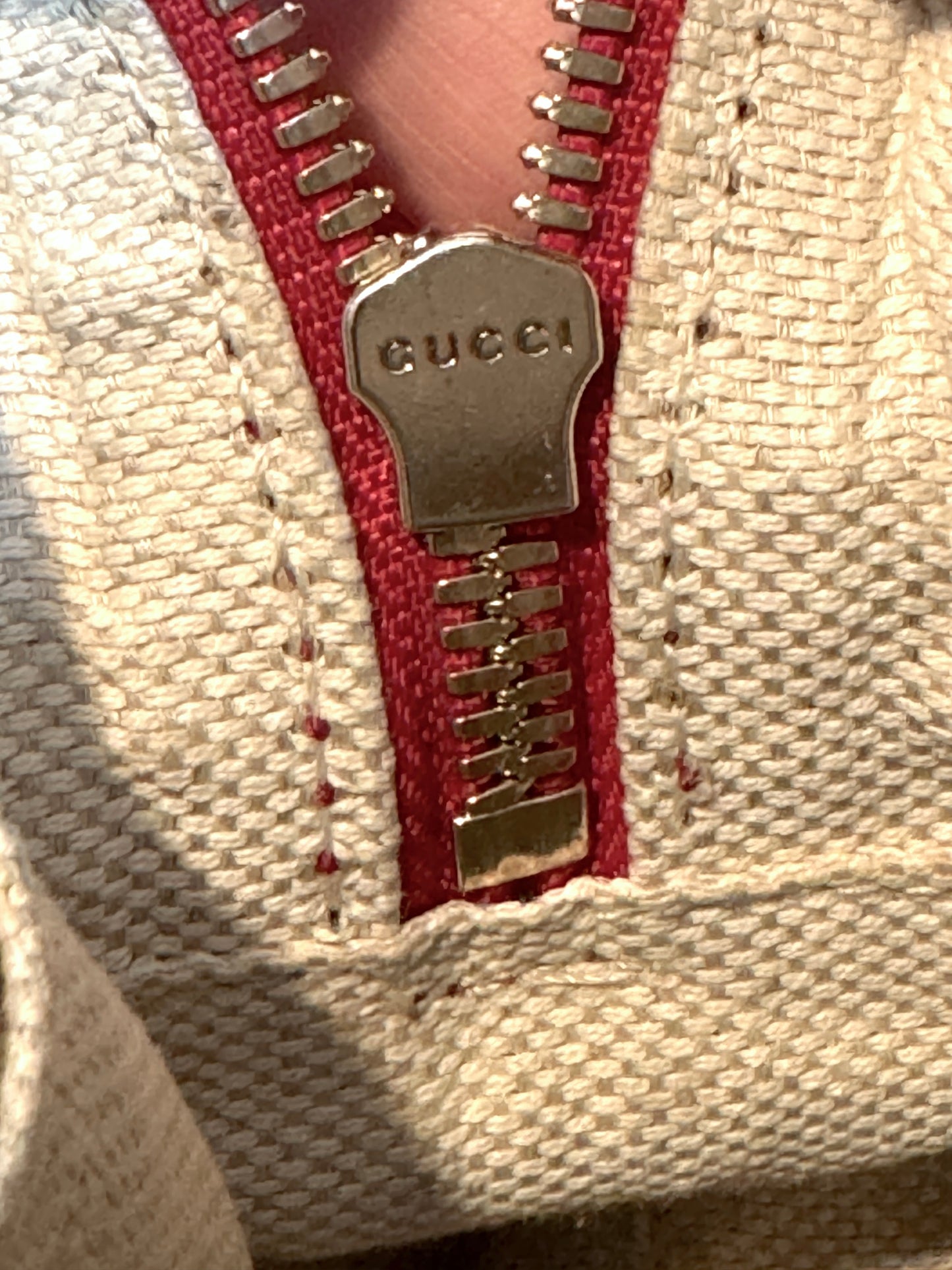 GUCCI Soho Disco Red Pebbled Camera Bag