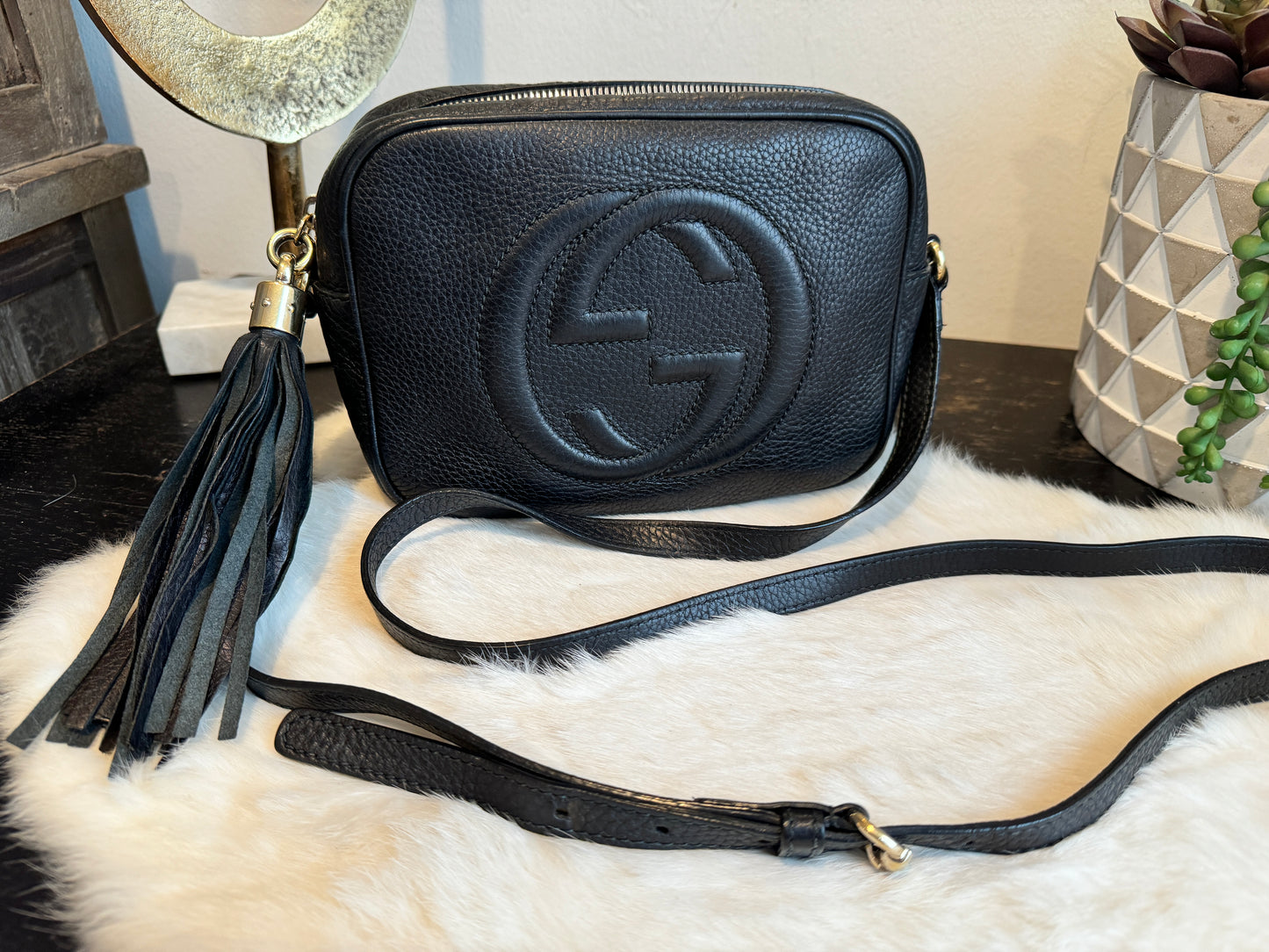 GUCCI Soho Disco Black Pebbled Camera Bag