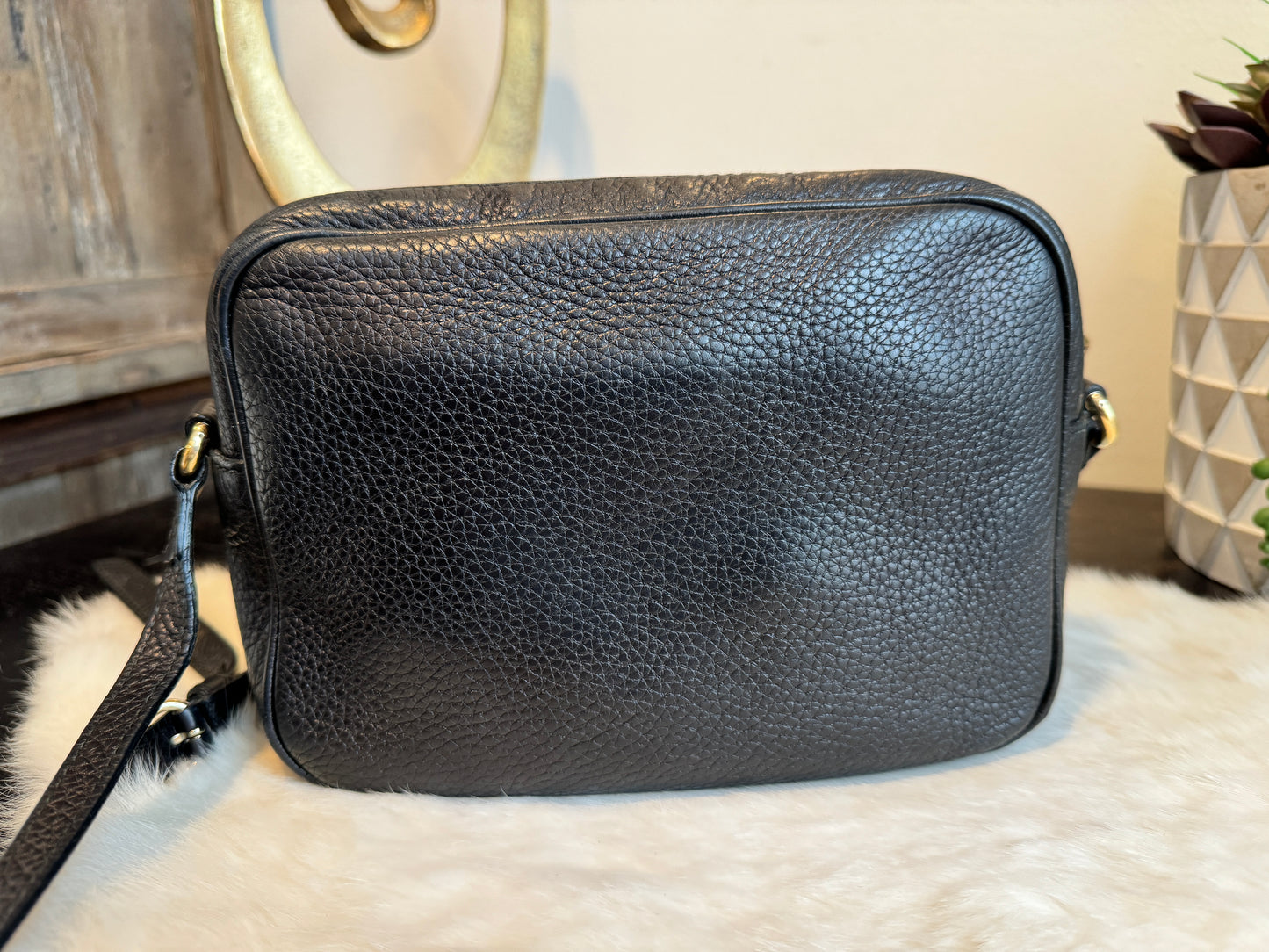 GUCCI Soho Disco Black Pebbled Camera Bag