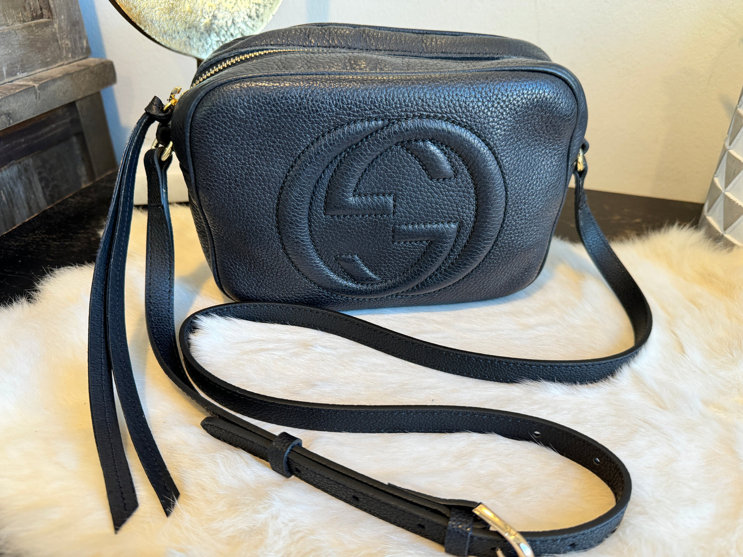 GUCCI Soho Disco Black Pebbled Camera Bag