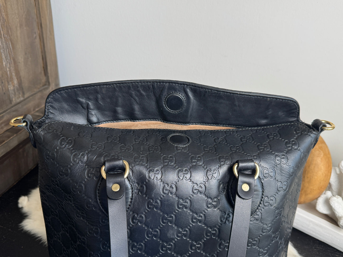 GUCCI Black Guccissima Top Handle Tote