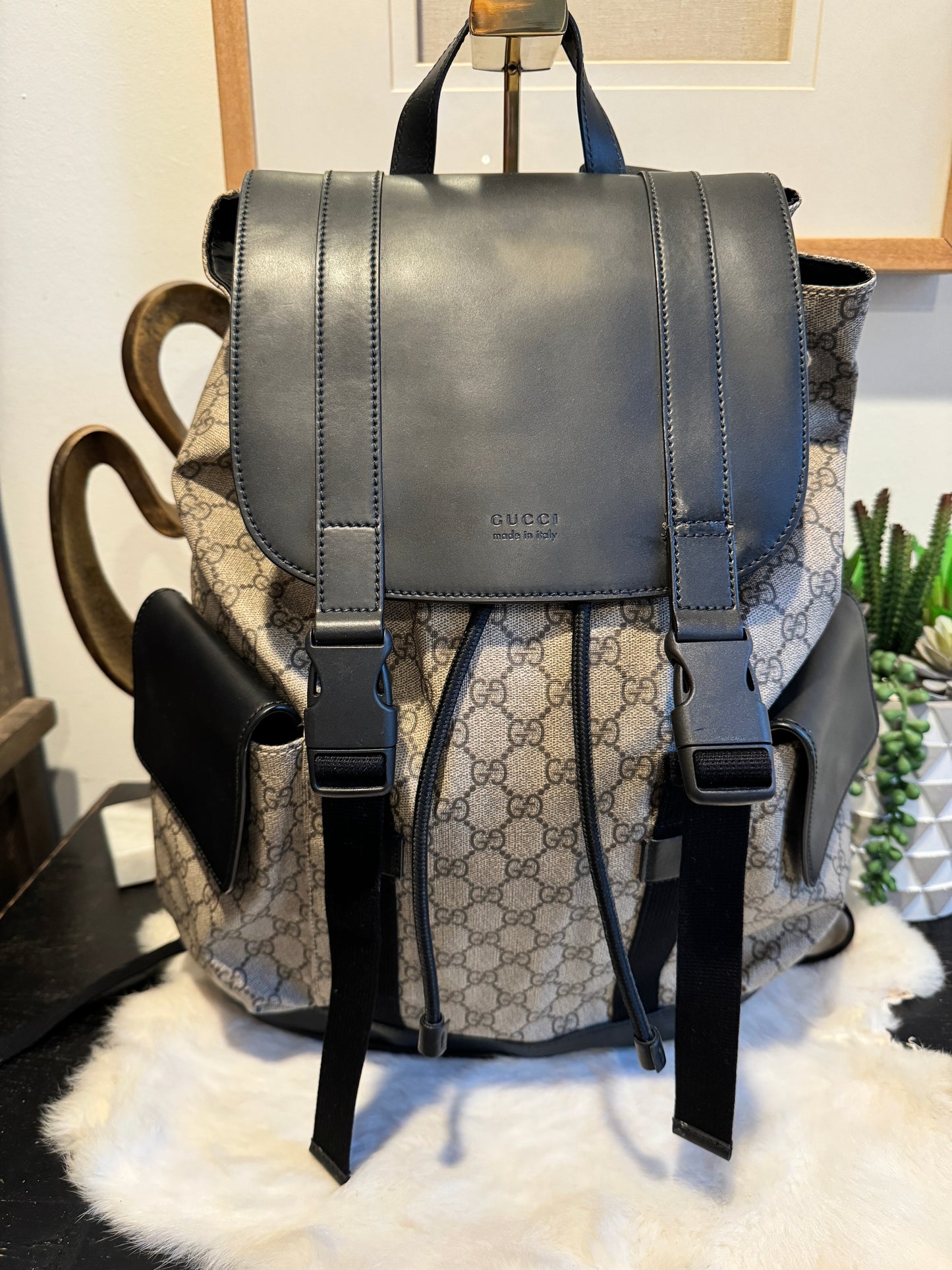 GUCCI Supreme Double Buckle & Pocket Backpack EUC