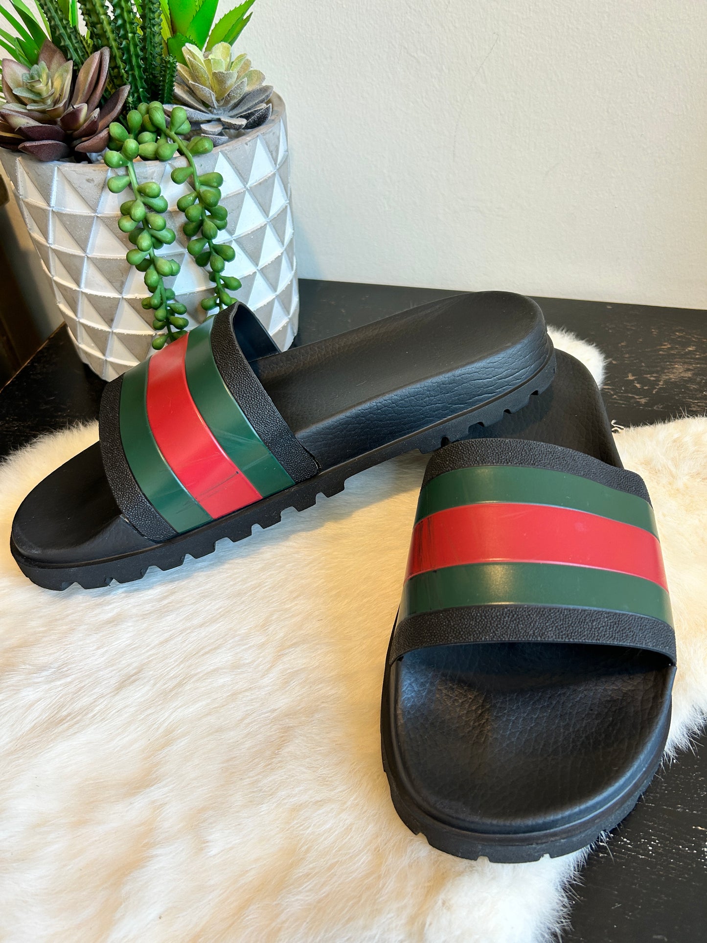 GUCCI Pursuit Web Logo Black 12EU