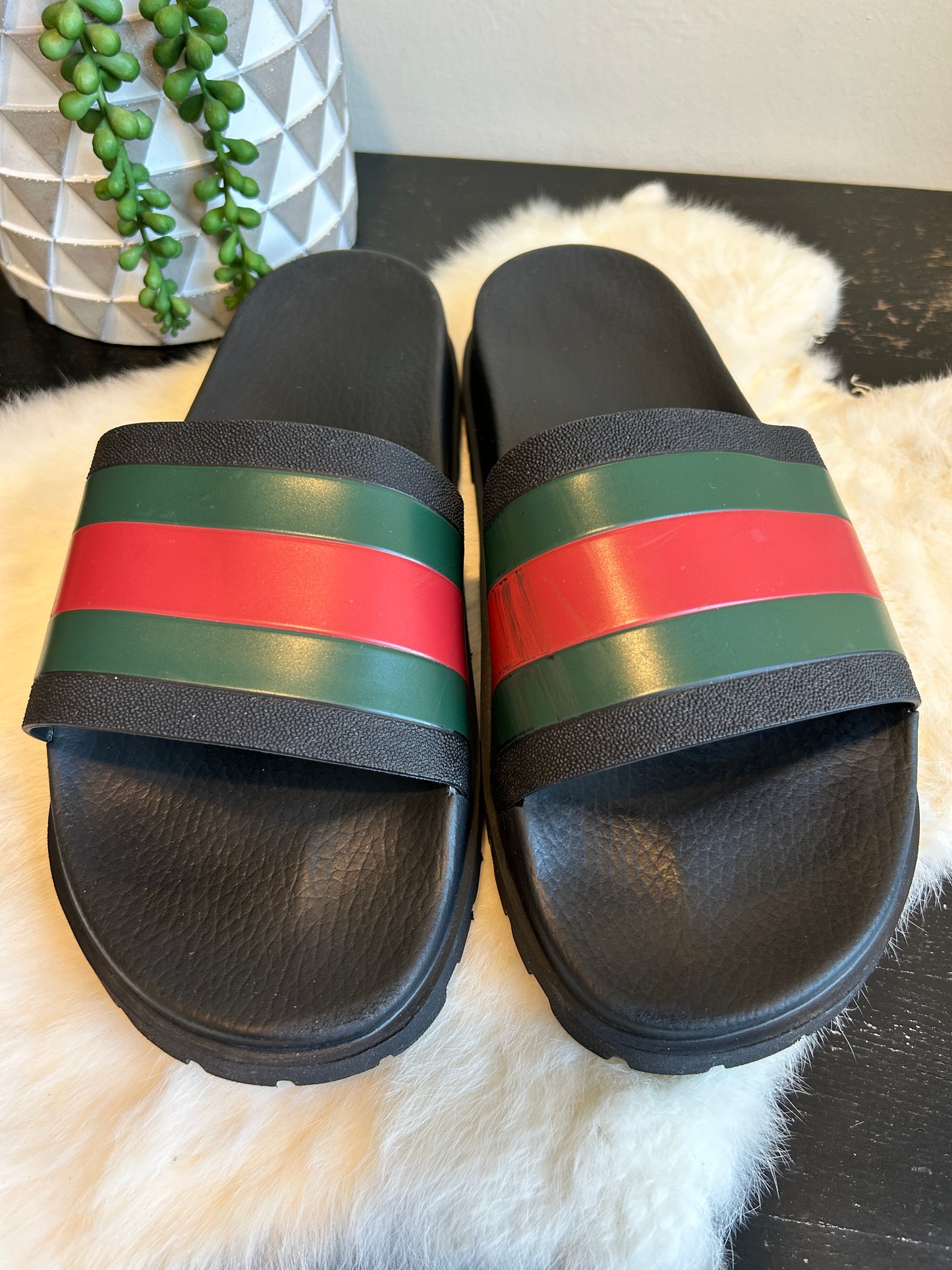 GUCCI Pursuit Web Logo Black 12EU