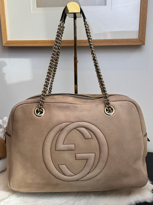 GUCCI Soho Chain Zip Shoulder Bag Nubuck Medium Beige
