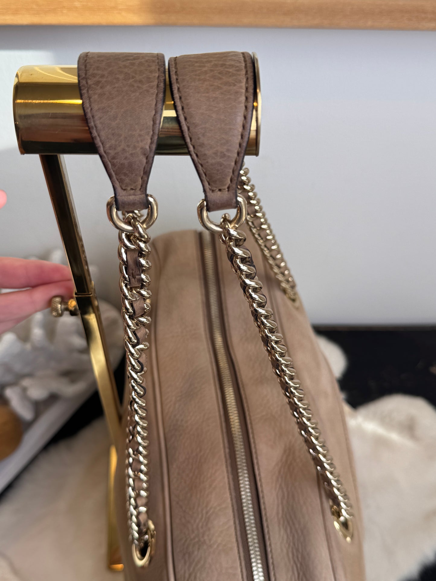 GUCCI Soho Chain Zip Shoulder Bag Nubuck Medium Beige