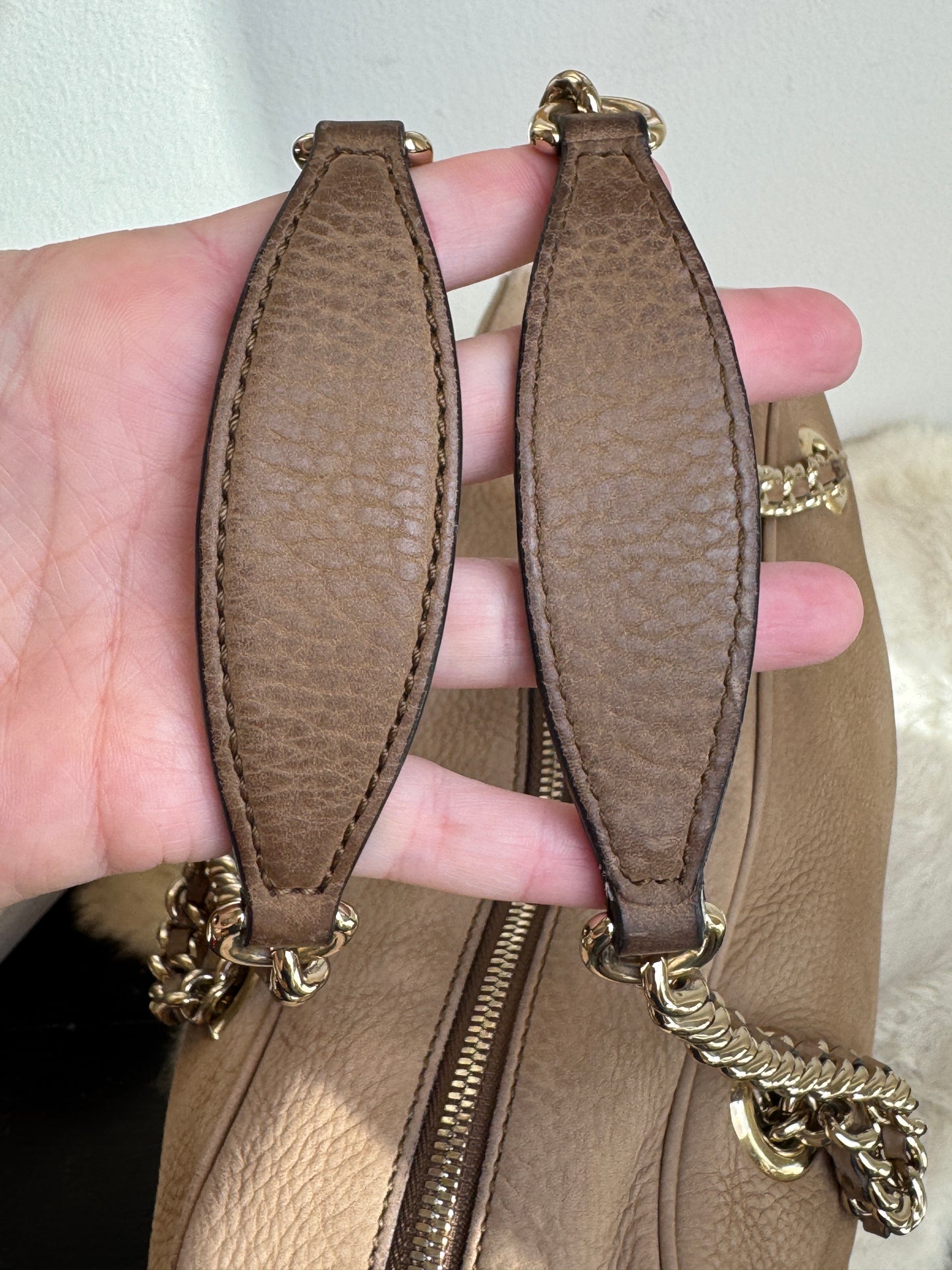 GUCCI Soho Chain Zip Shoulder Bag Nubuck Medium Beige