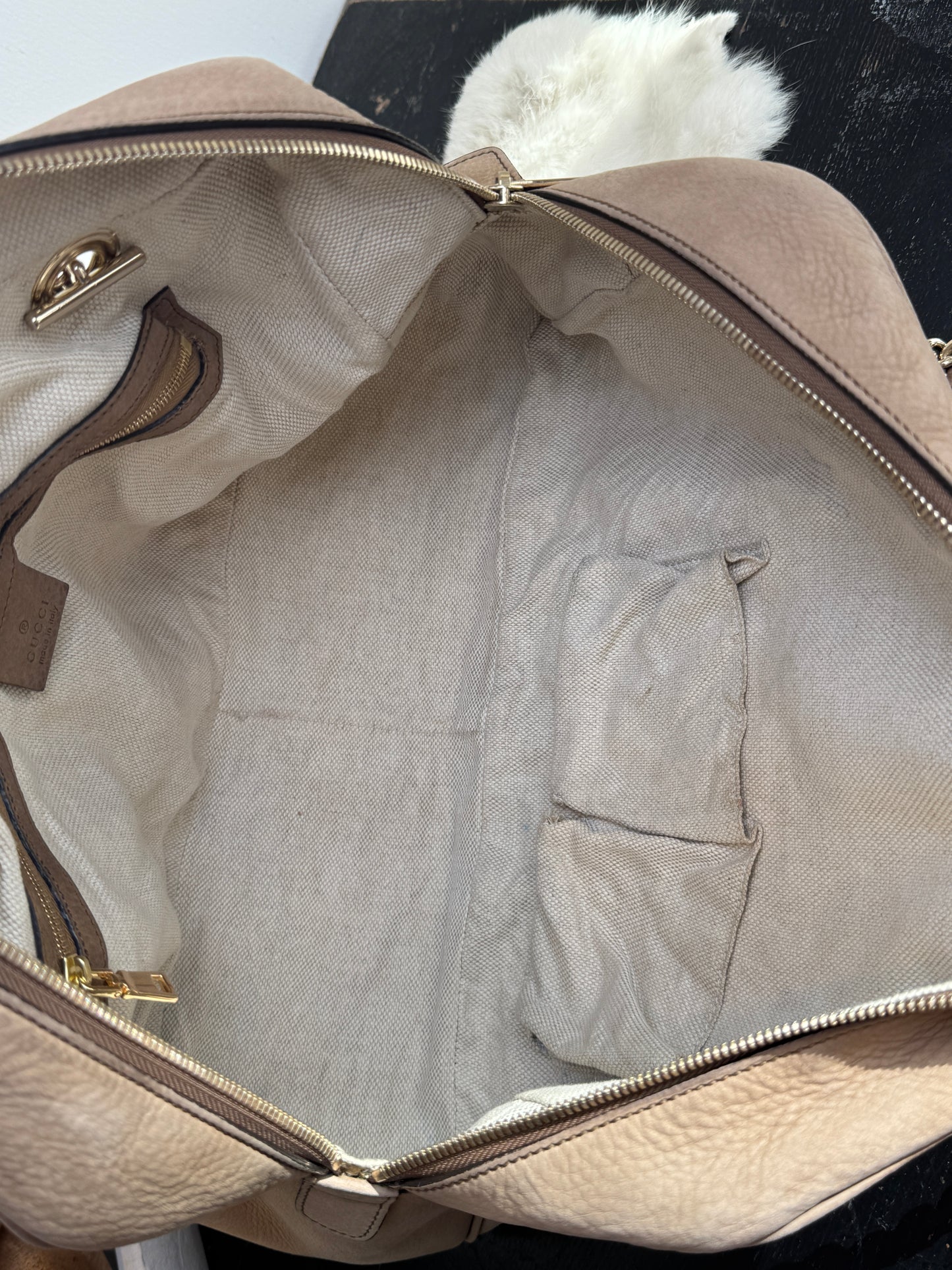 GUCCI Soho Chain Zip Shoulder Bag Nubuck Medium Beige