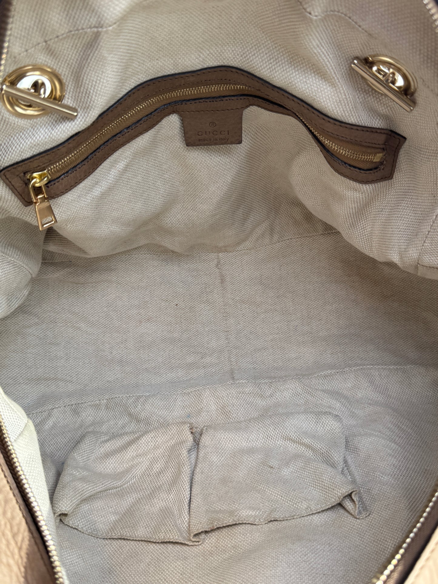 GUCCI Soho Chain Zip Shoulder Bag Nubuck Medium Beige