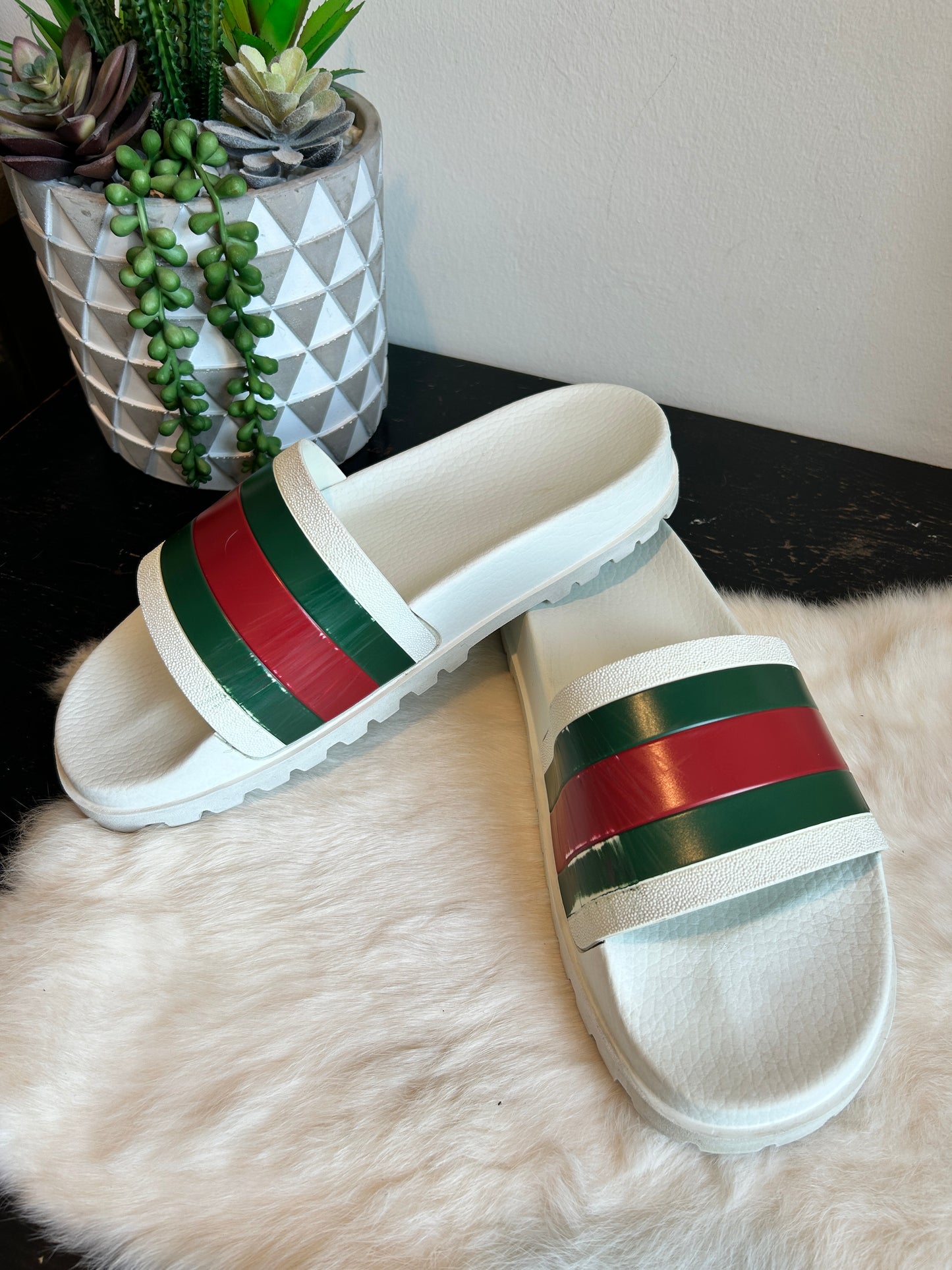 GUCCI Pursuit Web Logo White 10EU