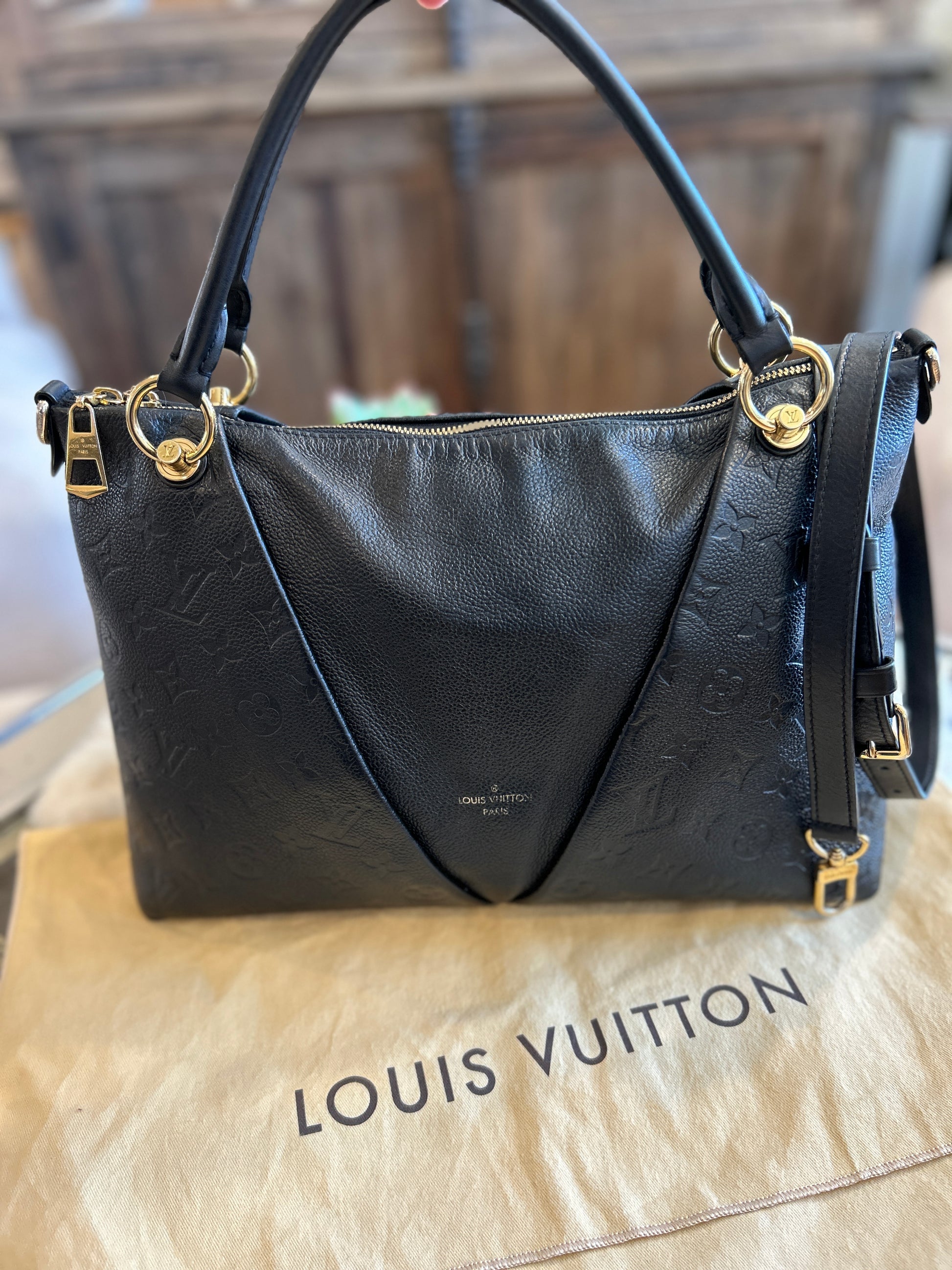 Louis Vuitton V Tote MM Black Leather Empreinte Bag For Sale at 1stDibs  louis  vuitton v tote mm empreinte, louis vuitton black tote, louis vuitton v tote  empreinte